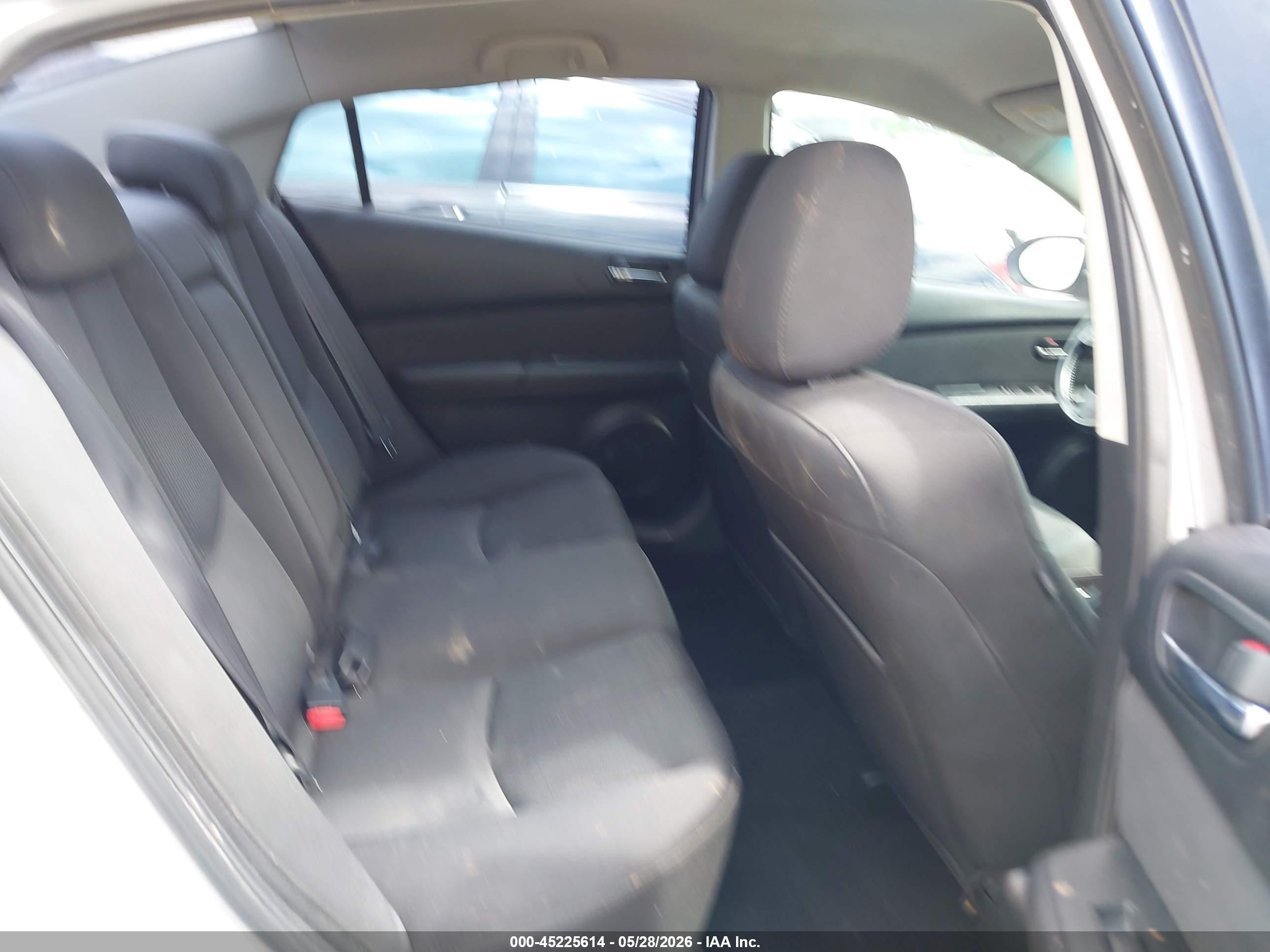 2012 Mazda Mazda6   Silver vin: 1YVHZ8DH8C5M34160