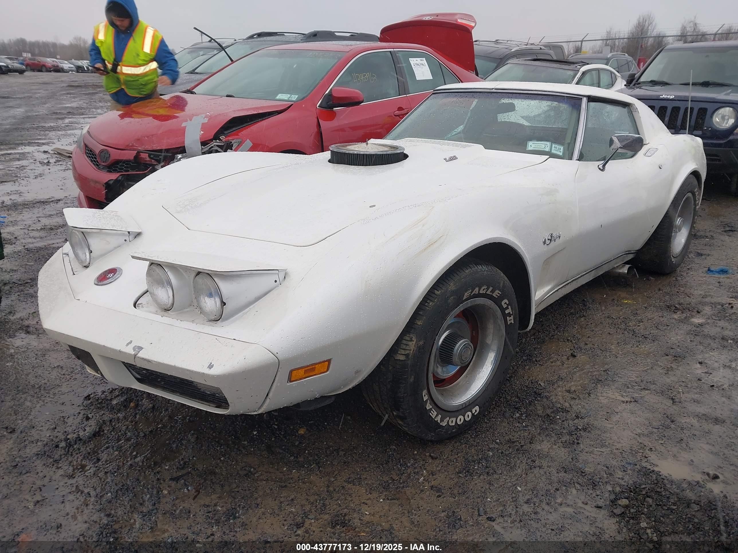 1975 Chevrolet Corvette   Белый vin: 1Z37J4S422825    