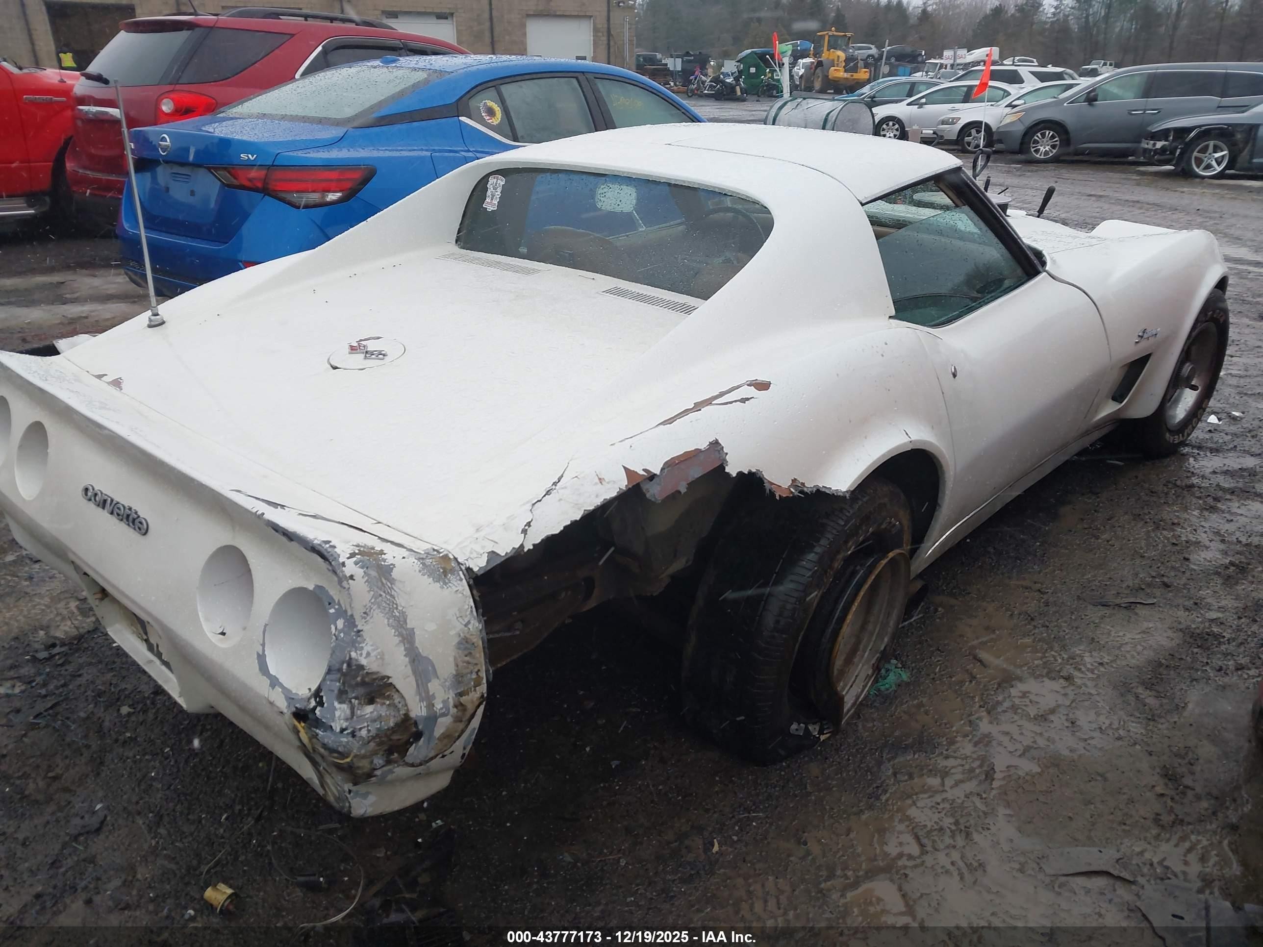 1975 Chevrolet Corvette   Белый vin: 1Z37J4S422825    