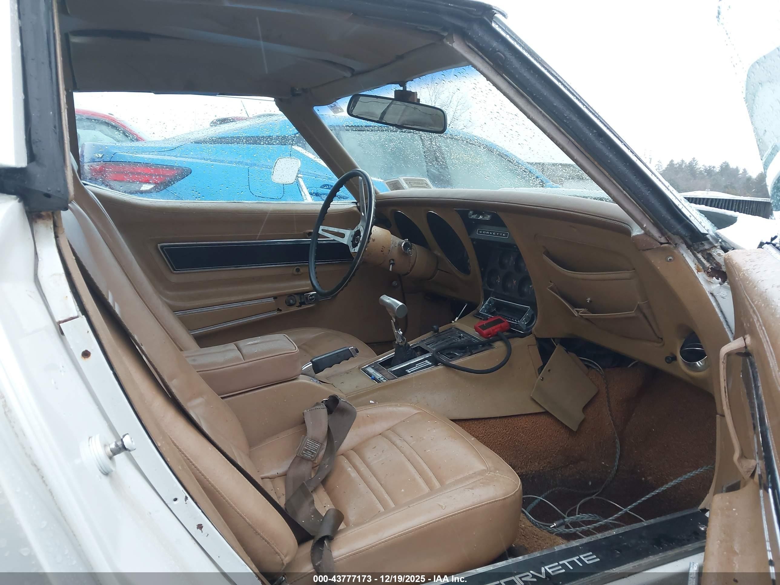1975 Chevrolet Corvette   Белый vin: 1Z37J4S422825    