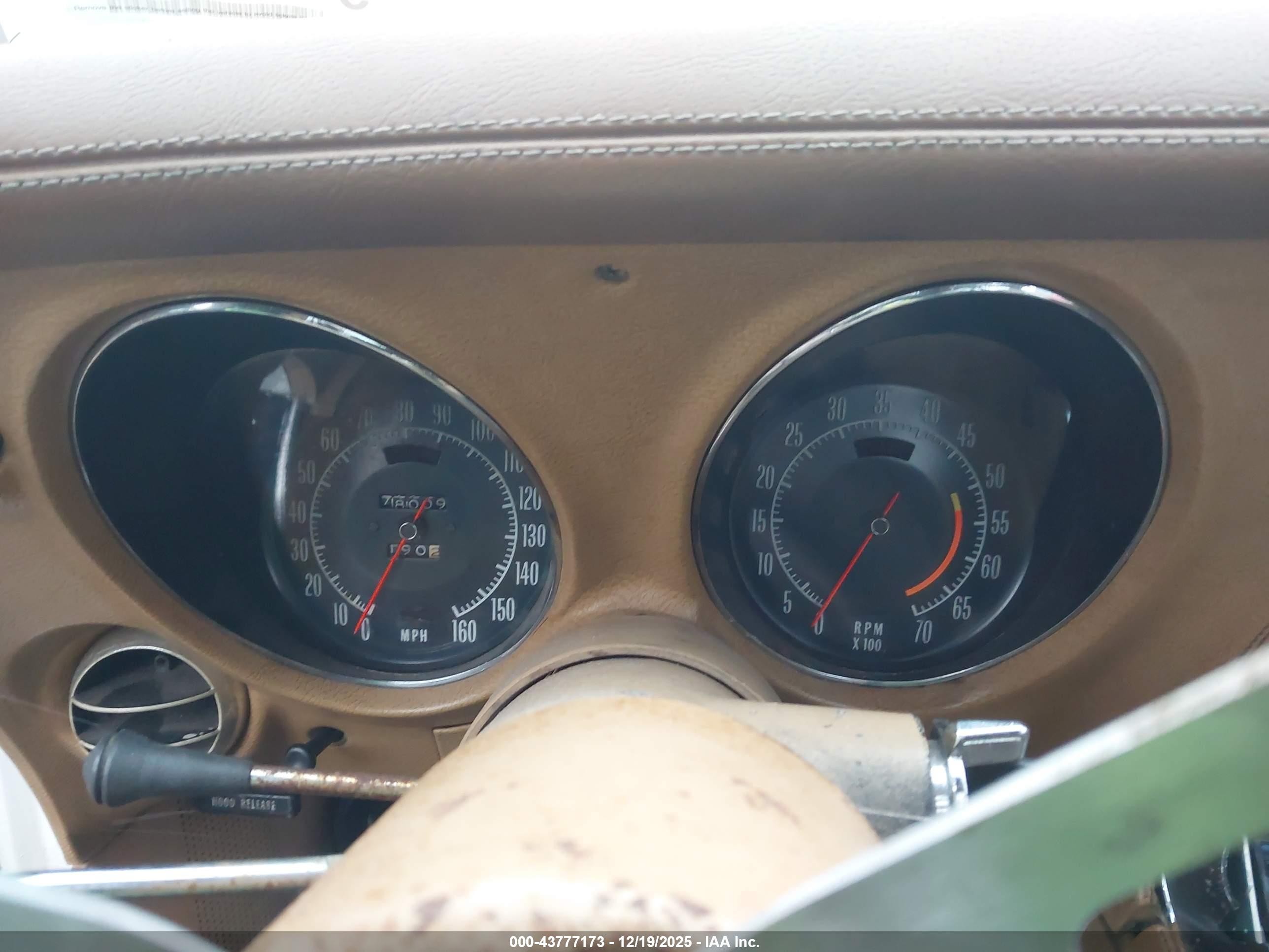 1975 Chevrolet Corvette   Белый vin: 1Z37J4S422825    