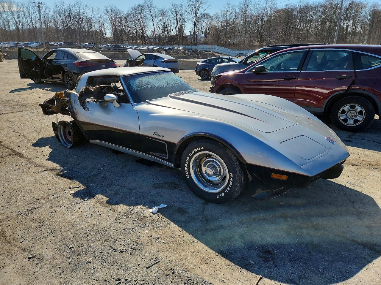 1976 Chev Corvette Two Tone vin: 1Z37L6S413808