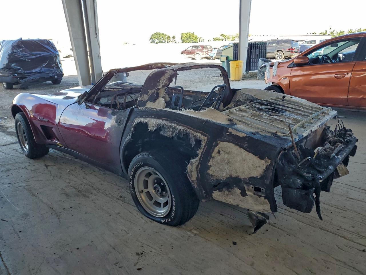 1976 Chevrolet Corvette Burgundy vin: 1Z37L6S432877