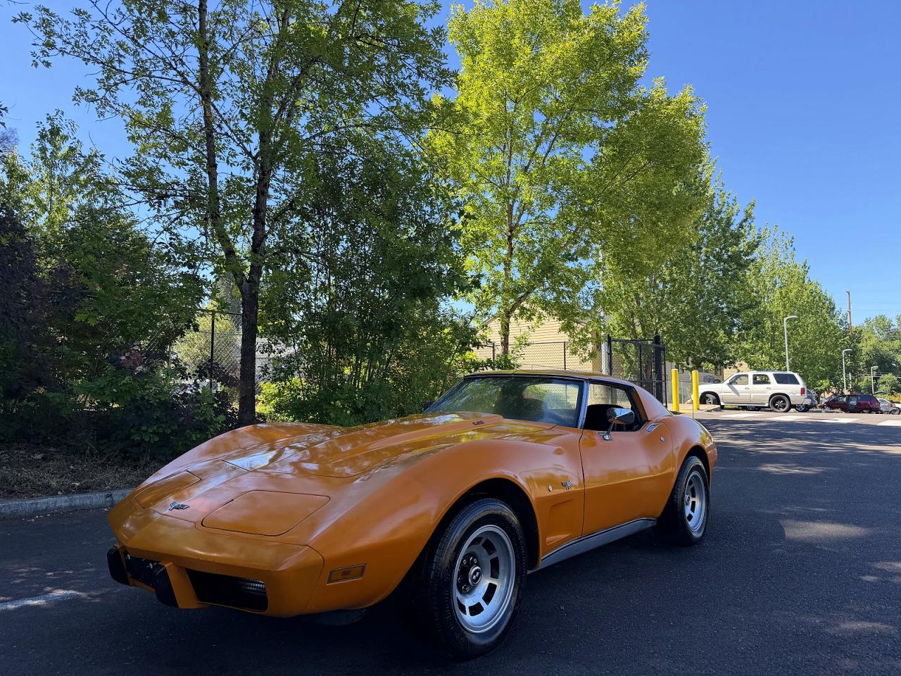 1977 Chevrolet Corvette Orange vin: 1Z37L7S410519