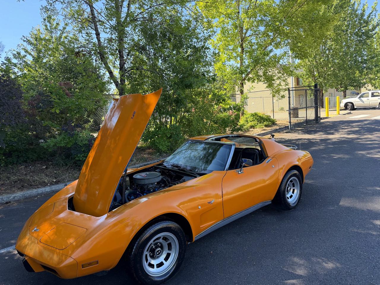1977 Chevrolet Corvette Orange vin: 1Z37L7S410519