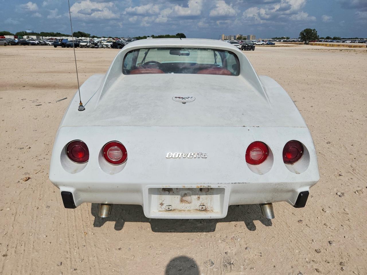 1977 Chevrolet Corvette White vin: 1Z37L7S441736