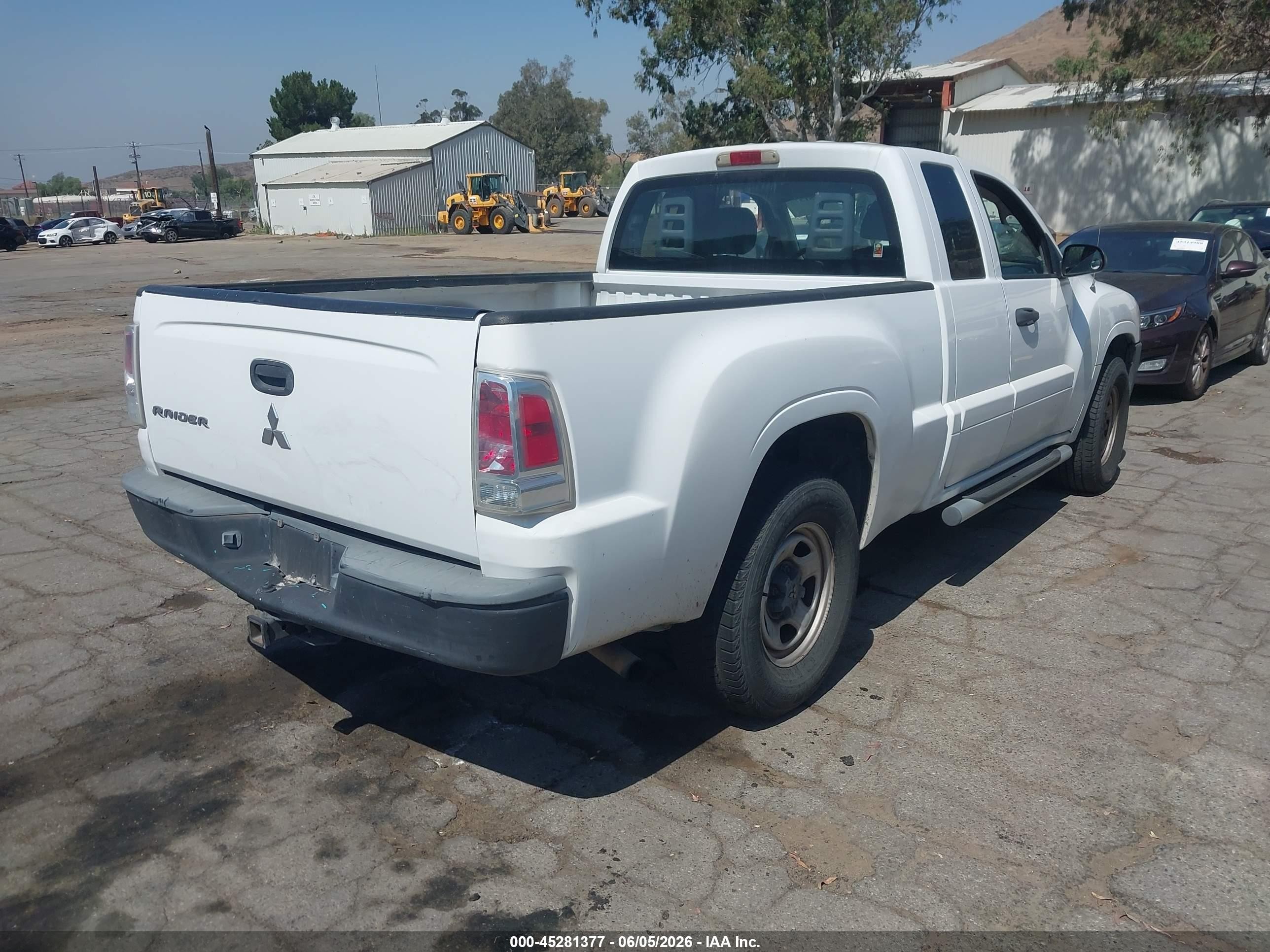 2006 Mitsubishi Raider Ls White vin: 1Z7HC22K16S578565