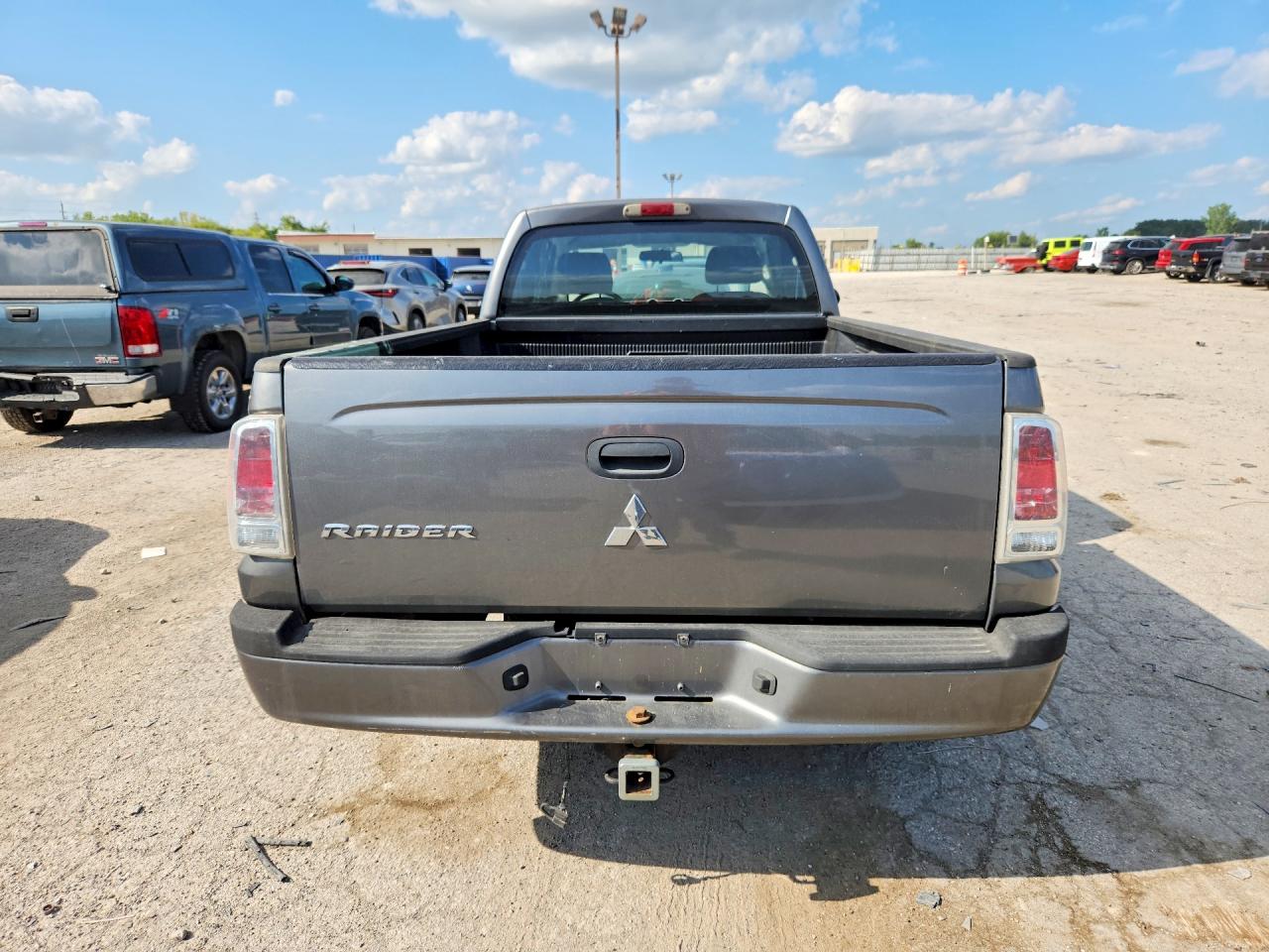 2008 Mitsubishi Raider Ls Gray vin: 1Z7HC22K18S572090