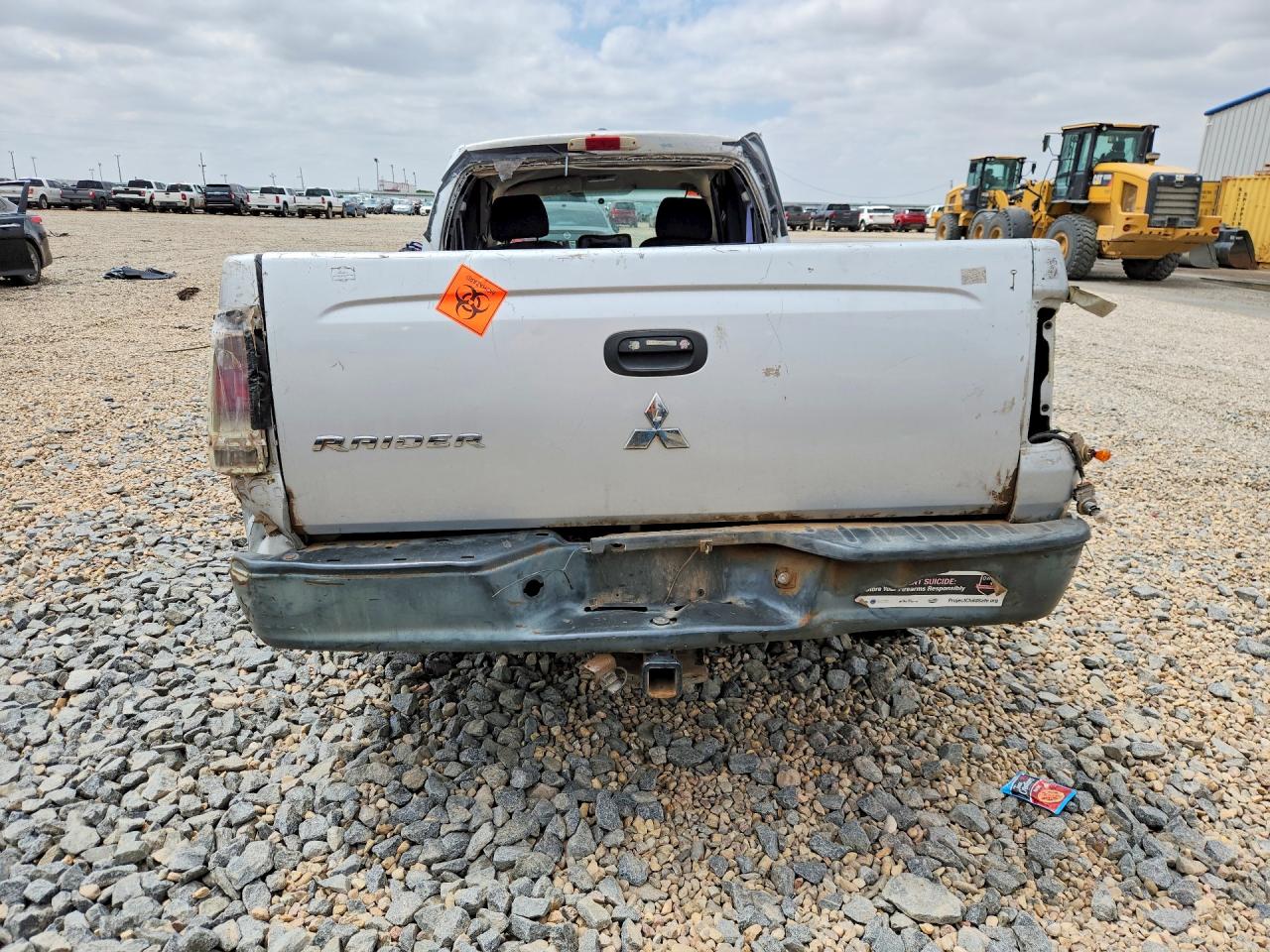 2007 Mitsubishi Raider Ls Silver vin: 1Z7HC22K37S243132