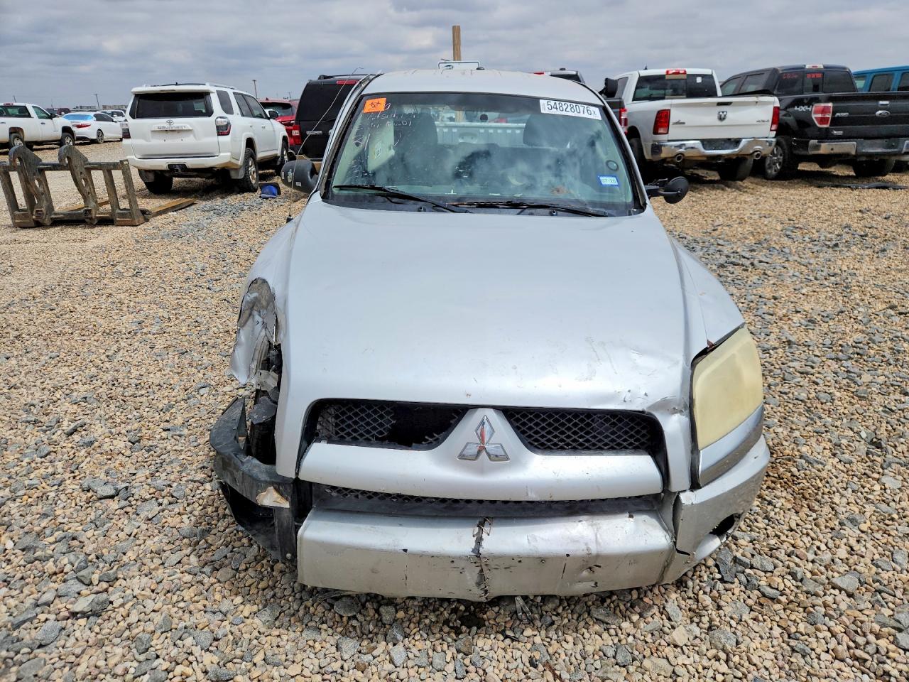 2007 Mitsubishi Raider Ls Silver vin: 1Z7HC22K37S243132