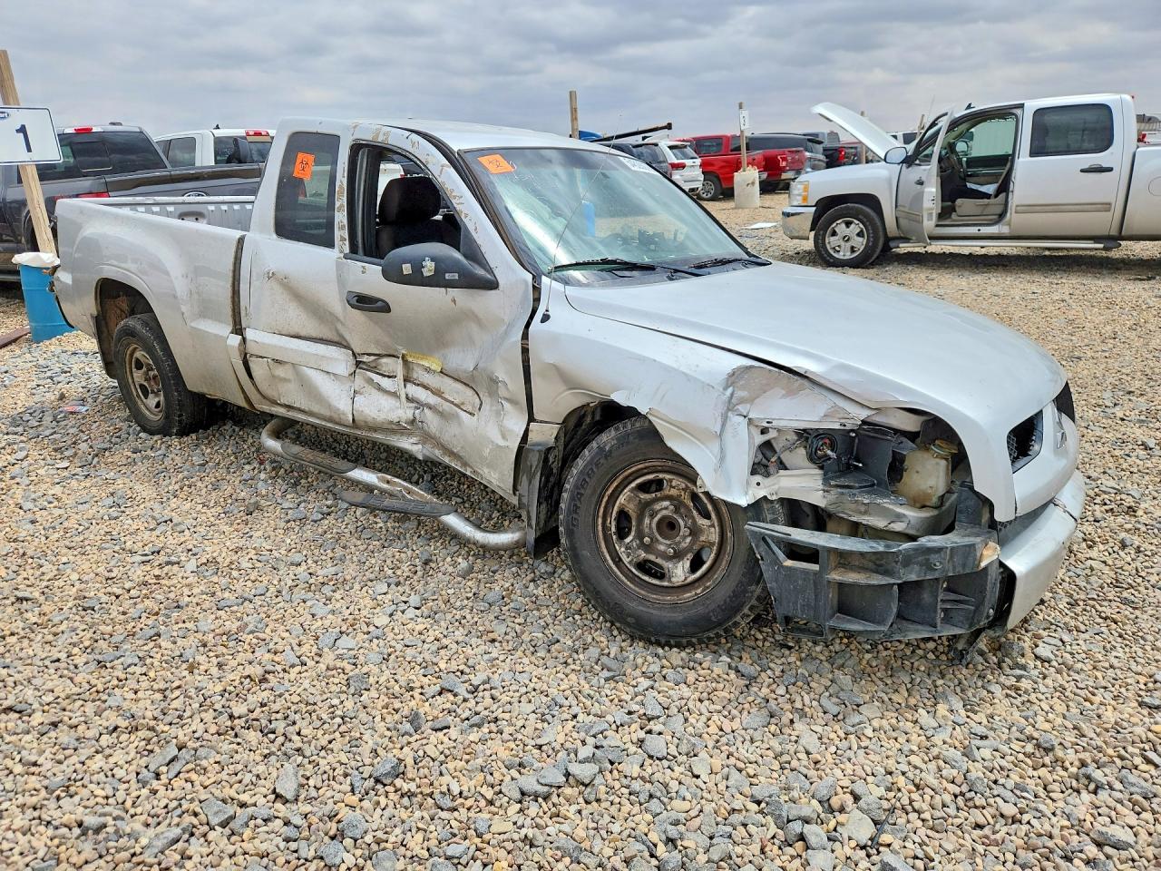 2007 Mitsubishi Raider Ls Silver vin: 1Z7HC22K37S243132
