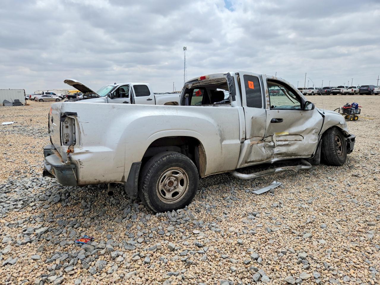 2007 Mitsubishi Raider Ls Silver vin: 1Z7HC22K37S243132