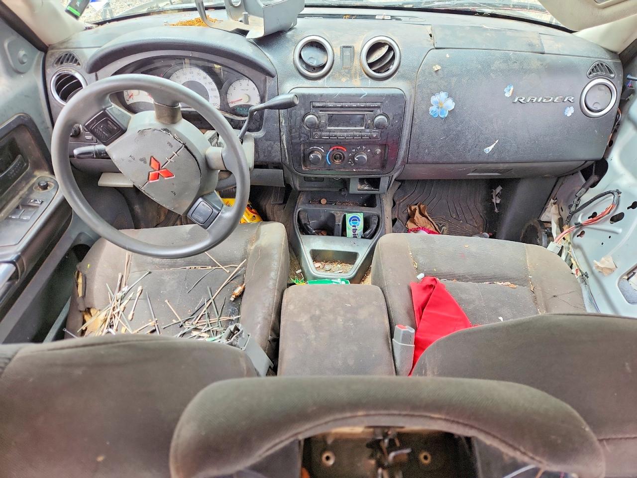 2007 Mitsubishi Raider Ls Silver vin: 1Z7HC22K37S243132