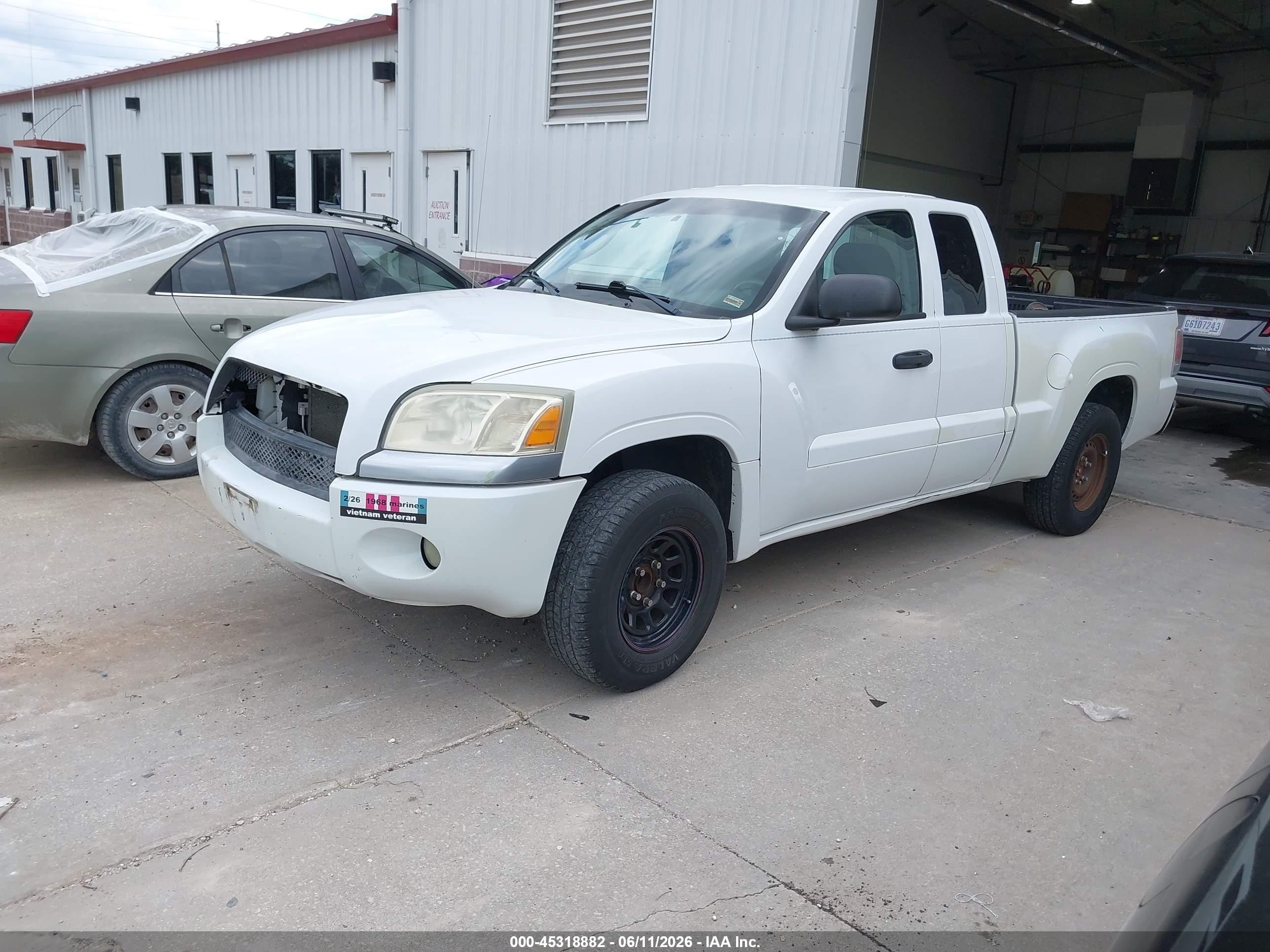 2007 Mitsubishi Raider Ls White vin: 1Z7HC22K87S109149