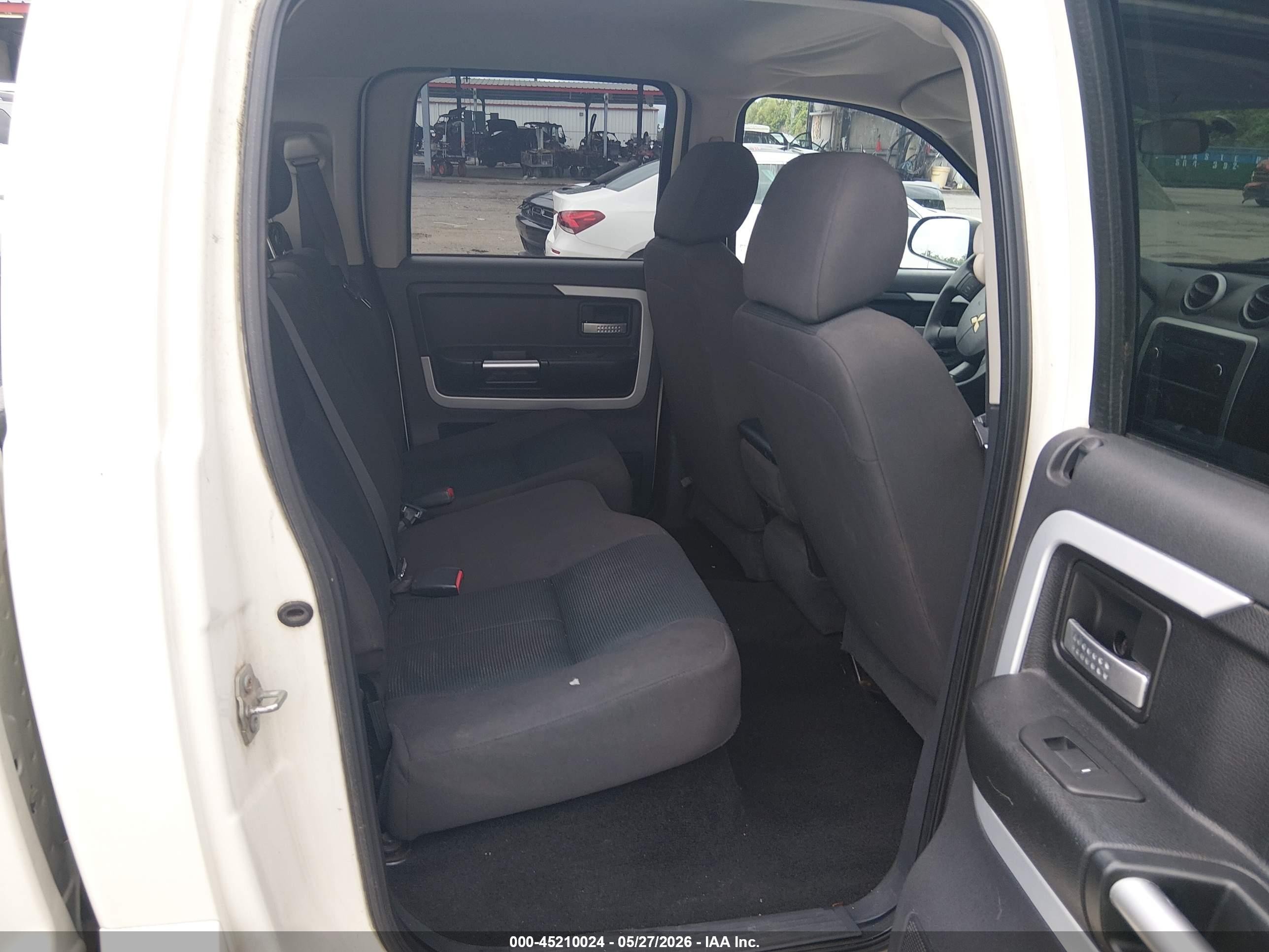 2009 Mitsubishi Raider Ls White vin: 1Z7HC28K09S729732