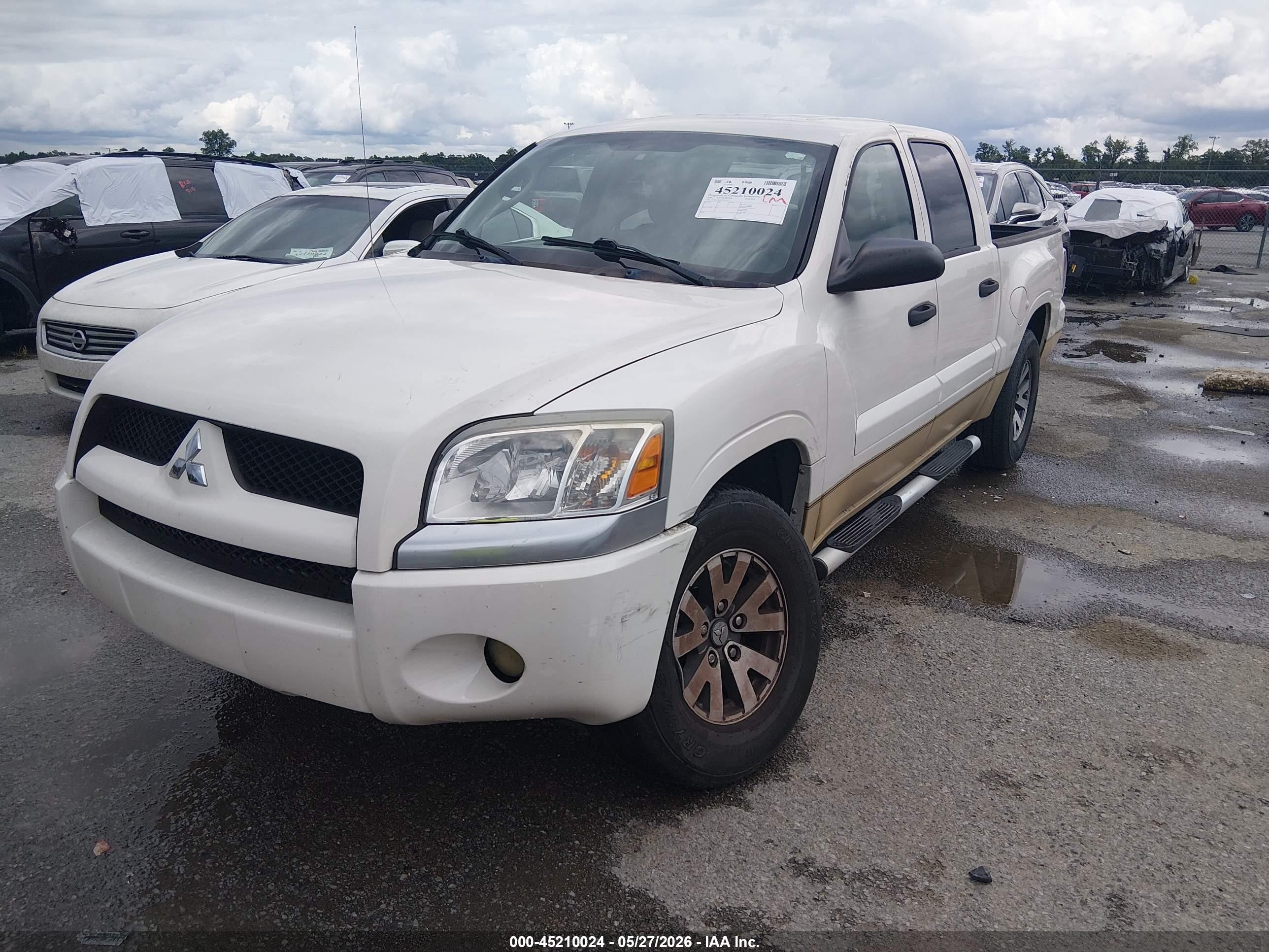 2009 Mitsubishi Raider Ls White vin: 1Z7HC28K09S729732