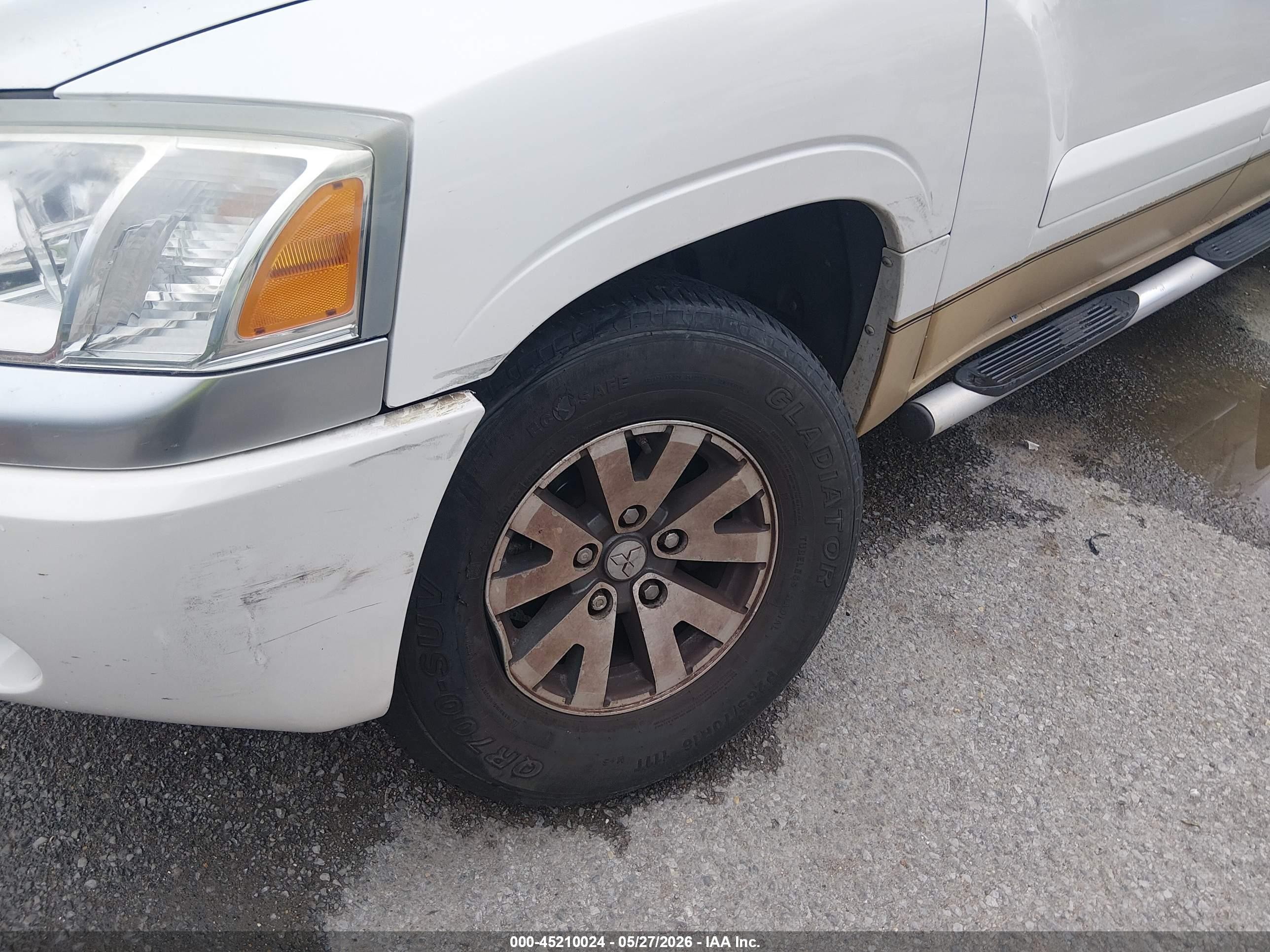 2009 Mitsubishi Raider Ls White vin: 1Z7HC28K09S729732