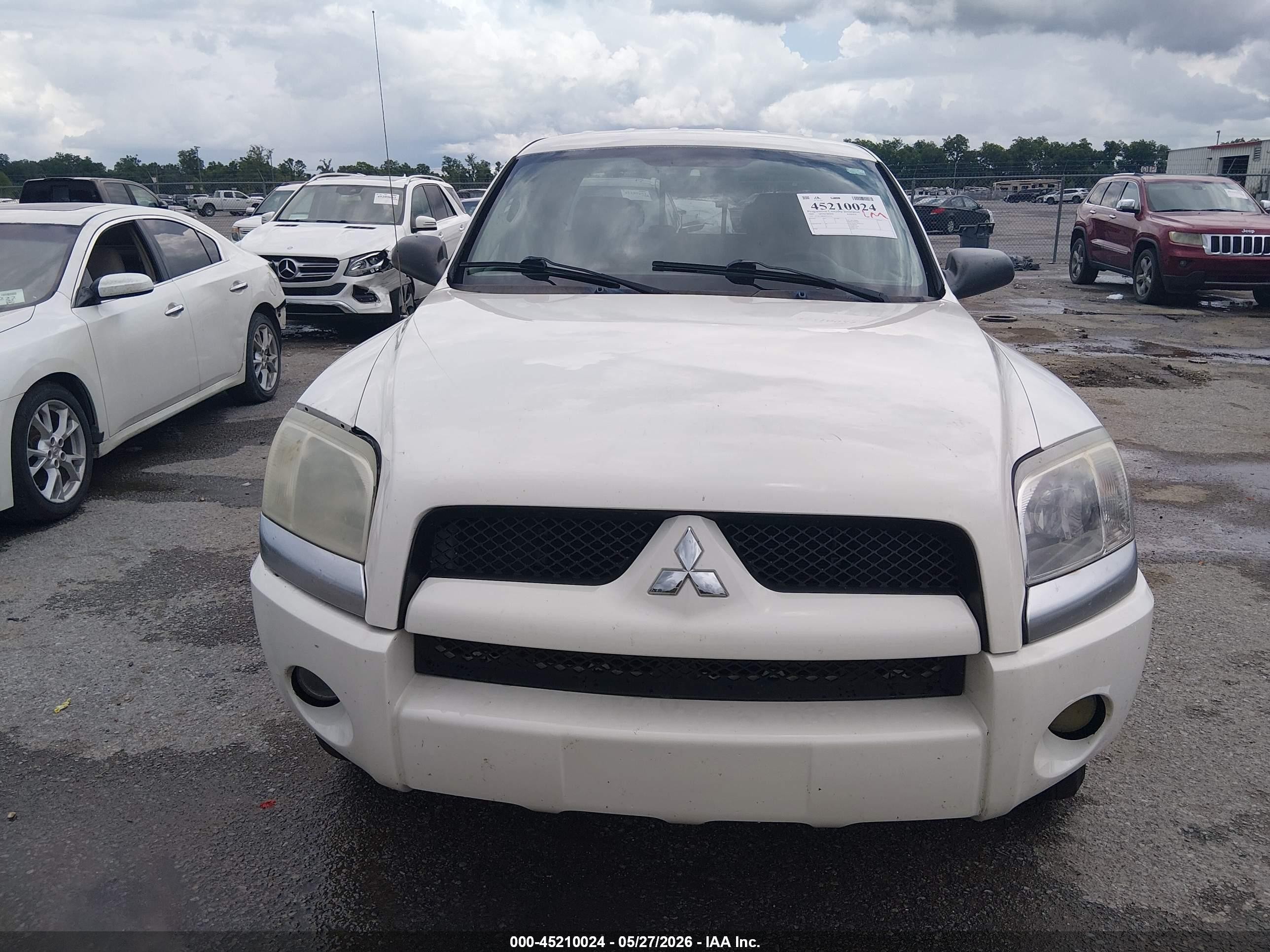 2009 Mitsubishi Raider Ls White vin: 1Z7HC28K09S729732