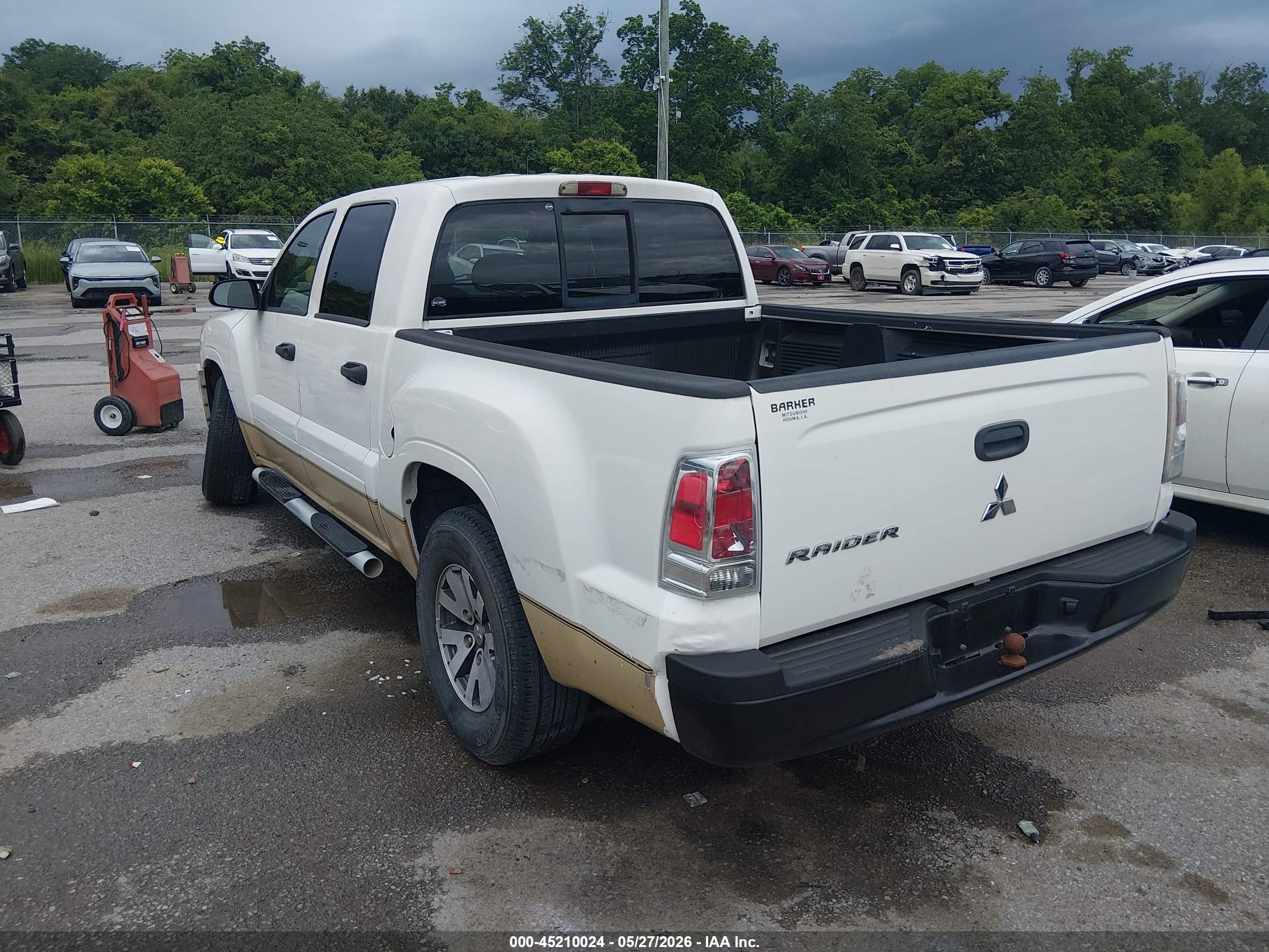 2009 Mitsubishi Raider Ls White vin: 1Z7HC28K09S729732