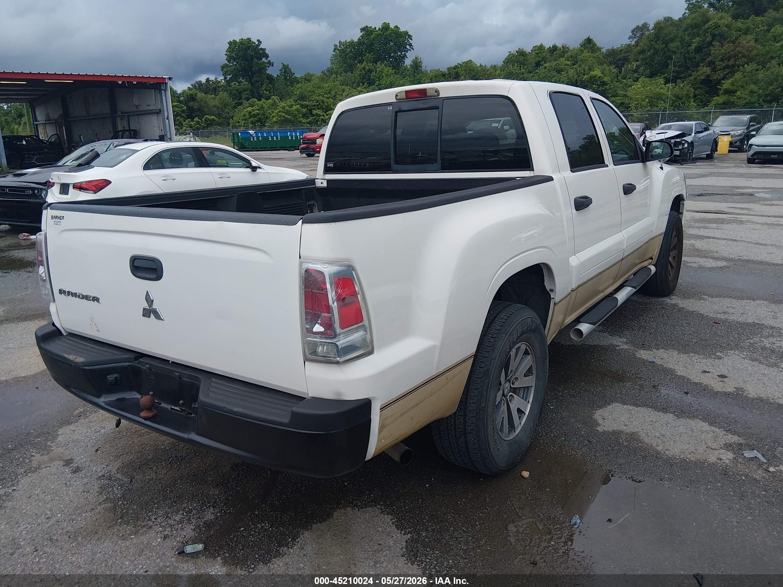 2009 Mitsubishi Raider Ls White vin: 1Z7HC28K09S729732