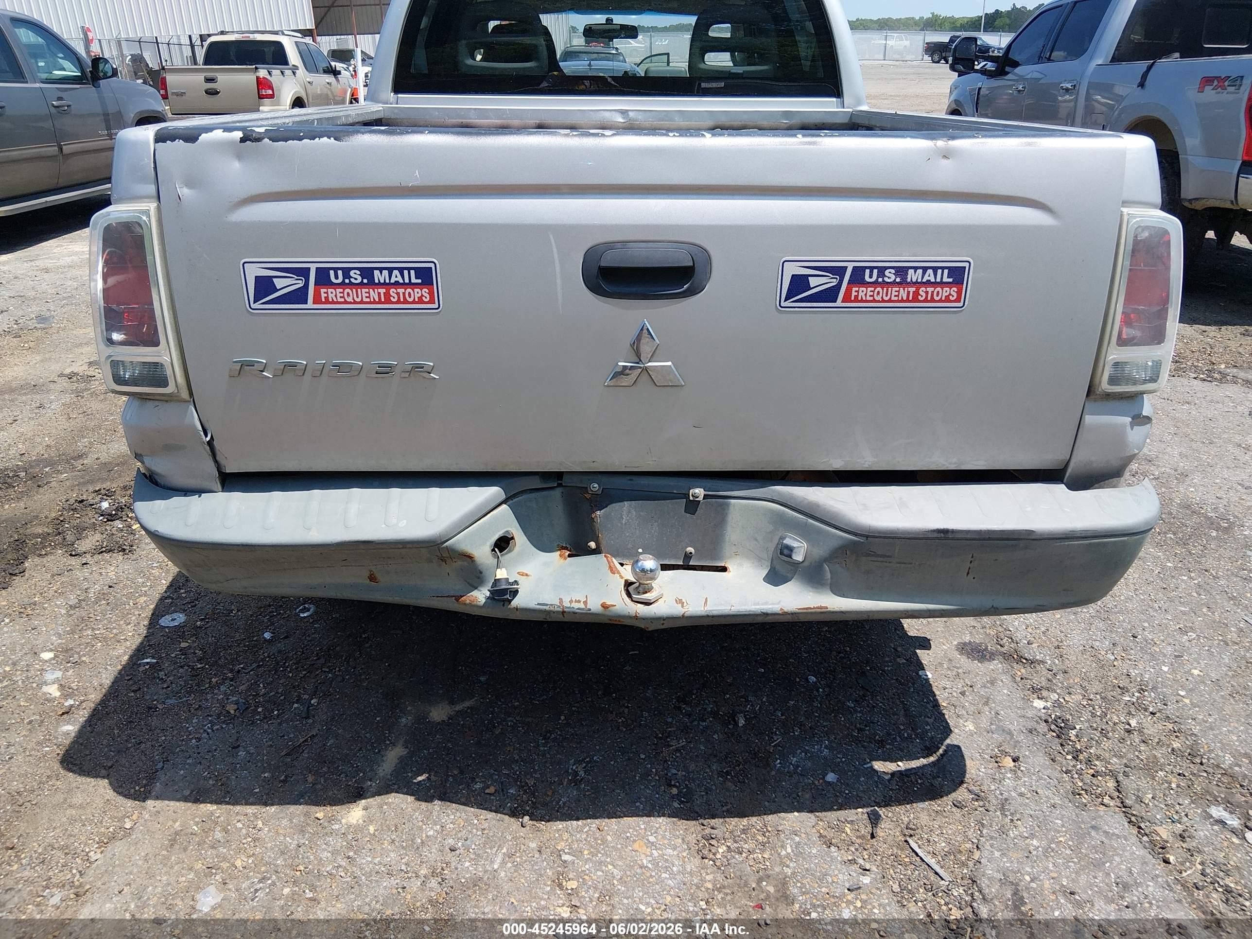 2007 Mitsubishi Raider Ls Silver vin: 1Z7HC28K87S174350