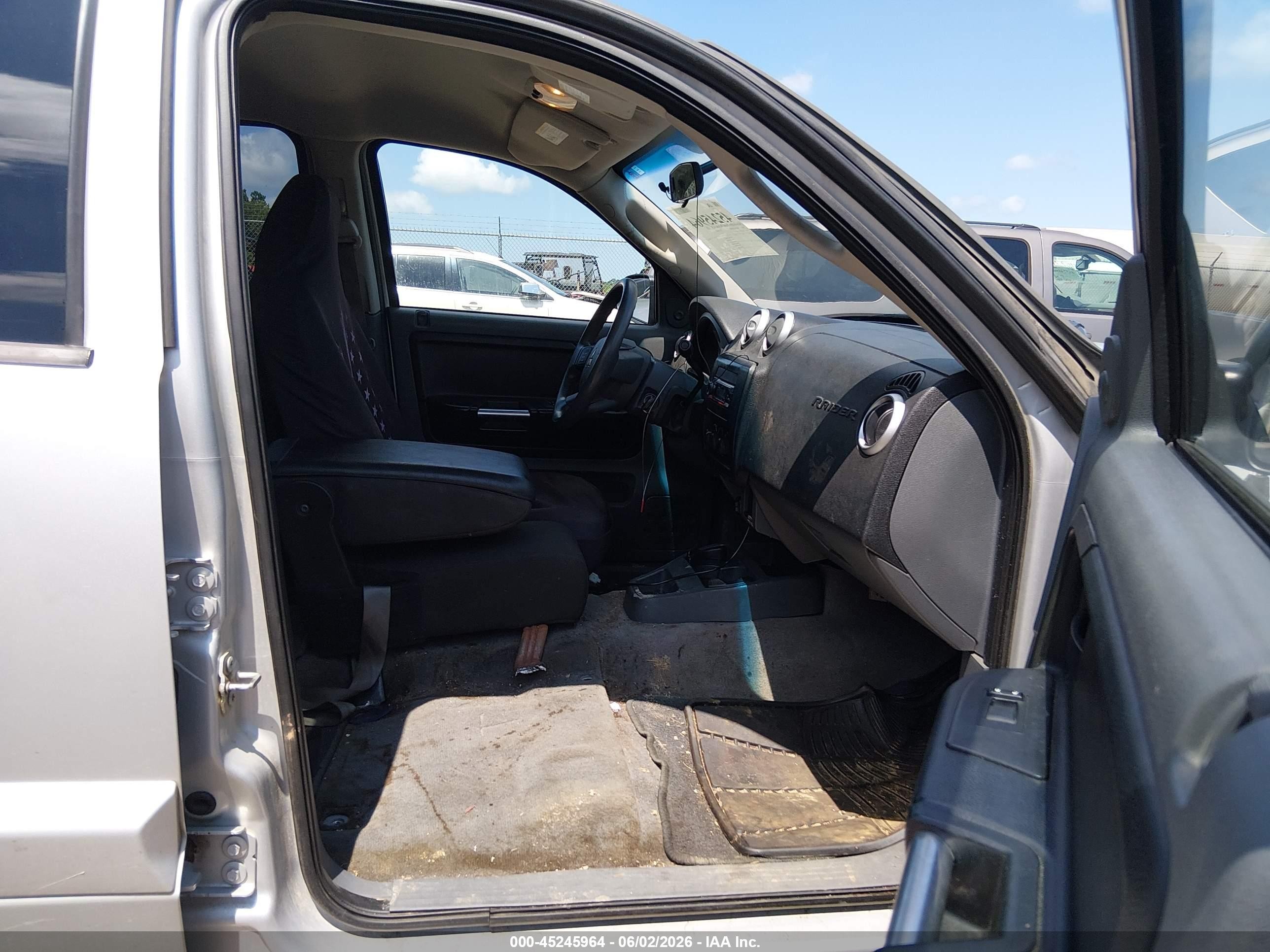 2007 Mitsubishi Raider Ls Silver vin: 1Z7HC28K87S174350
