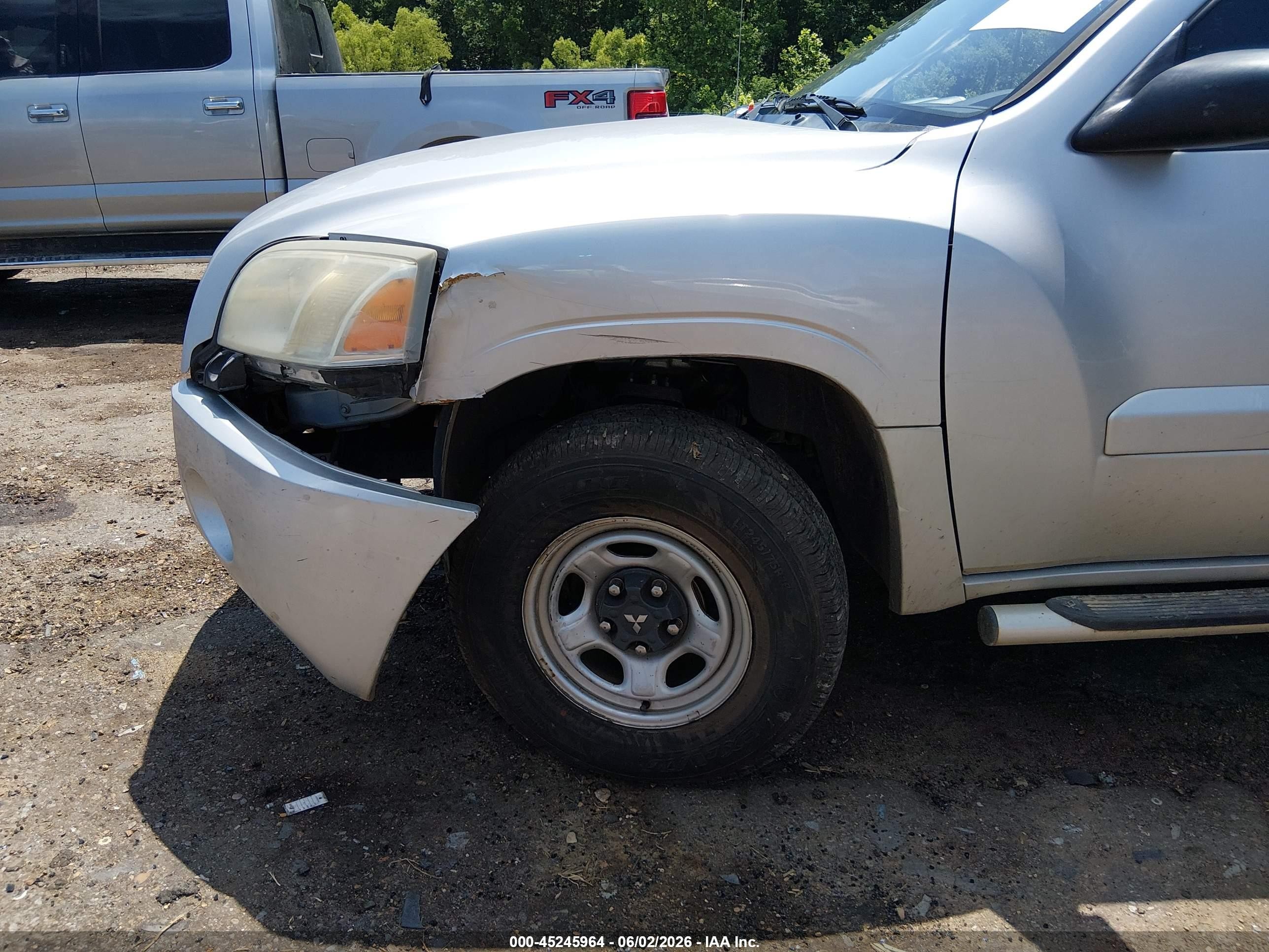 2007 Mitsubishi Raider Ls Silver vin: 1Z7HC28K87S174350