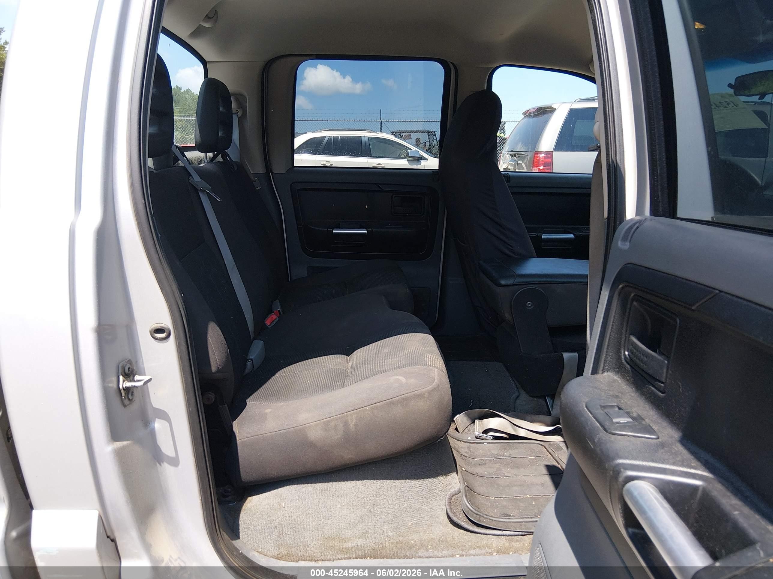 2007 Mitsubishi Raider Ls Silver vin: 1Z7HC28K87S174350