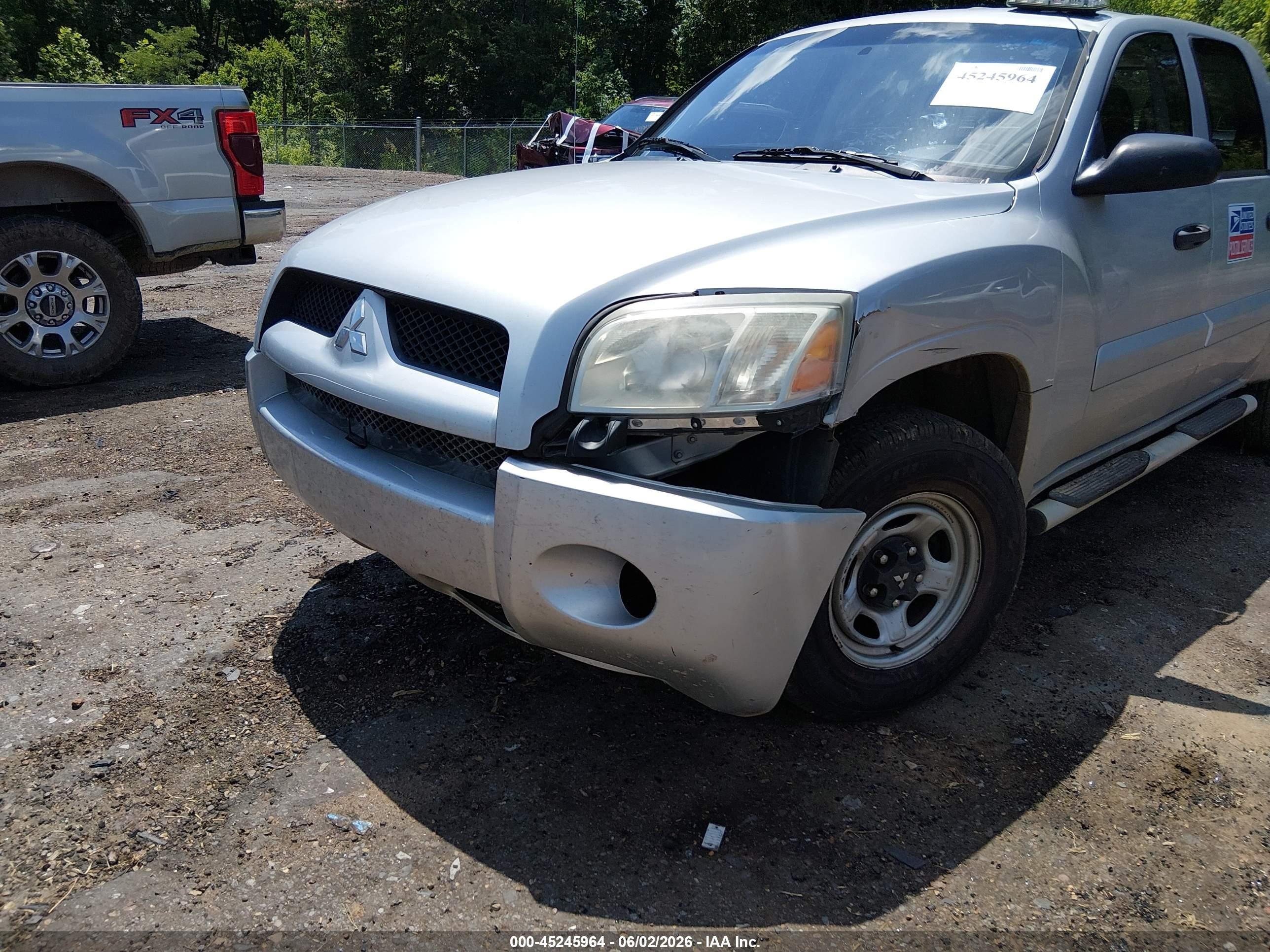 2007 Mitsubishi Raider Ls Silver vin: 1Z7HC28K87S174350