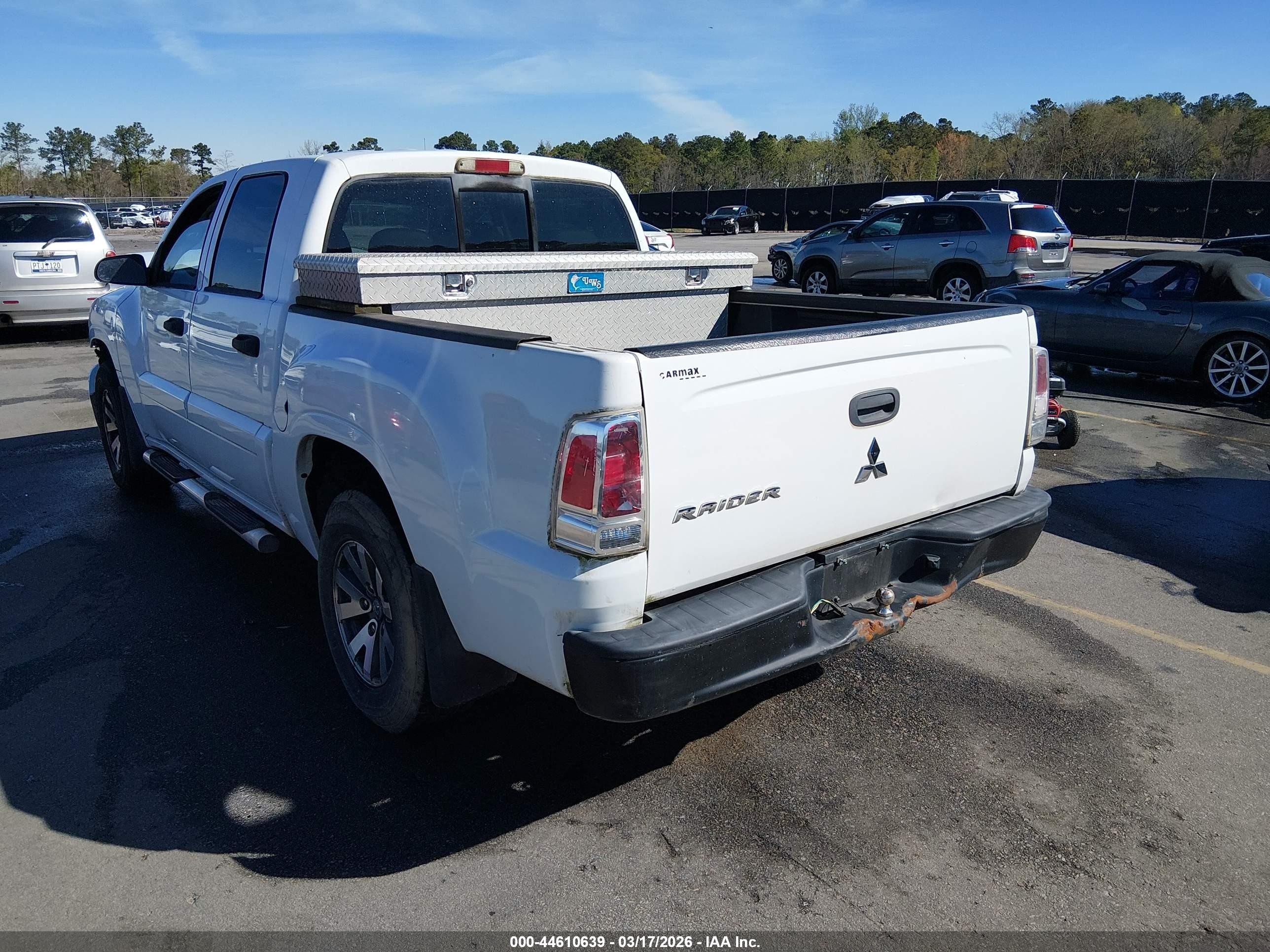 2008 Mitsubishi Raider Ls White vin: 1Z7HC28K98S572393