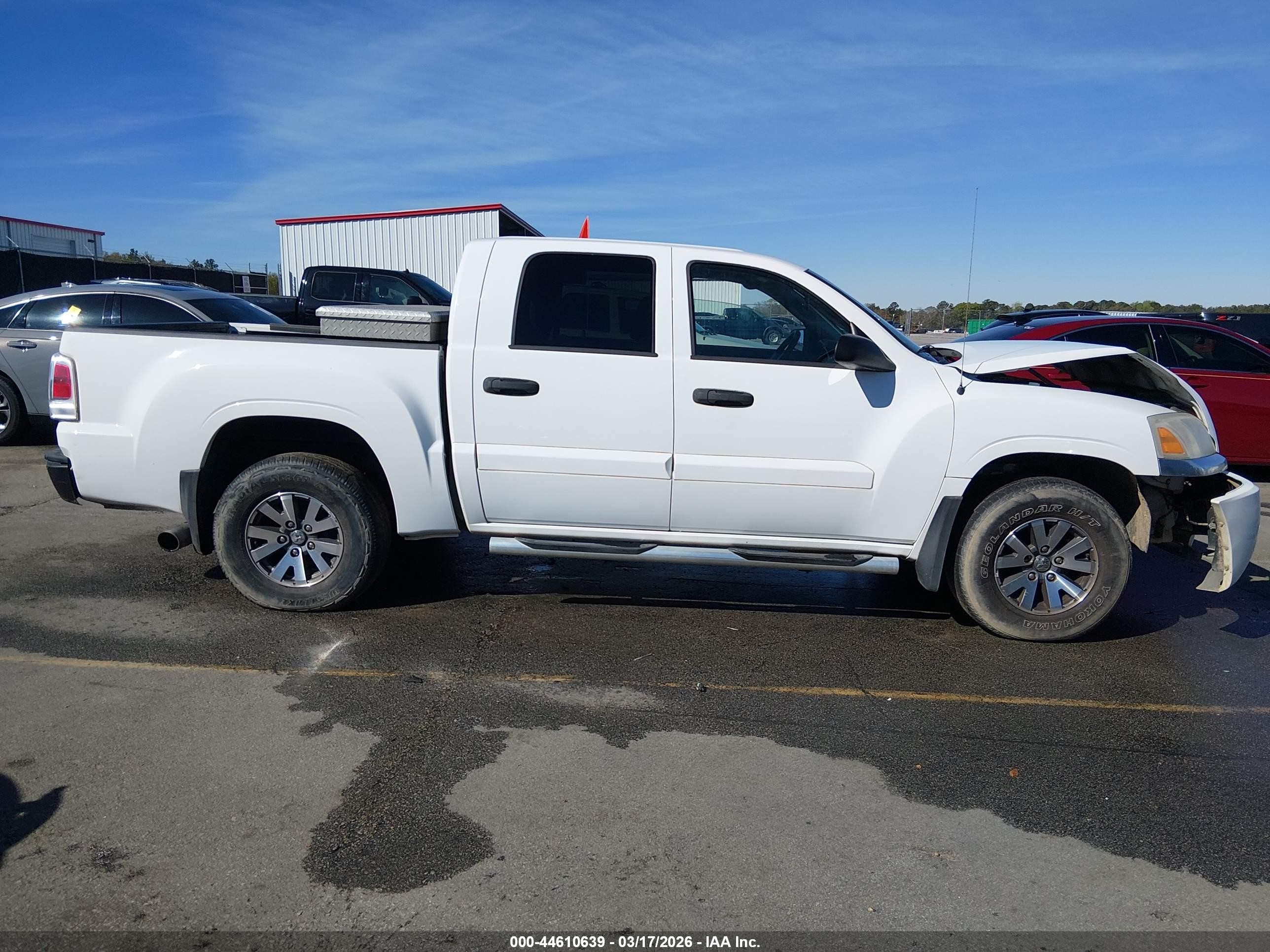 2008 Mitsubishi Raider Ls White vin: 1Z7HC28K98S572393