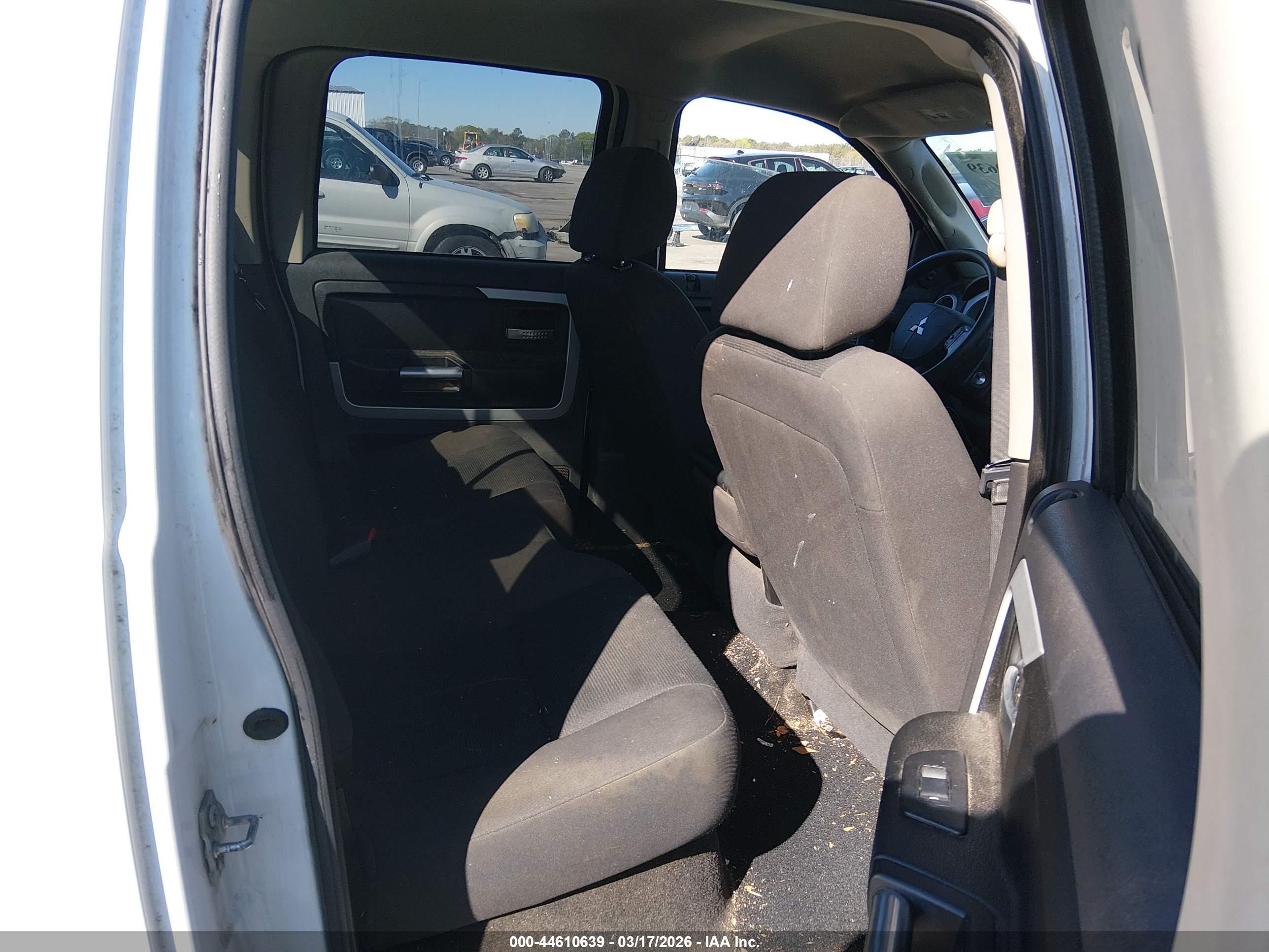 2008 Mitsubishi Raider Ls White vin: 1Z7HC28K98S572393