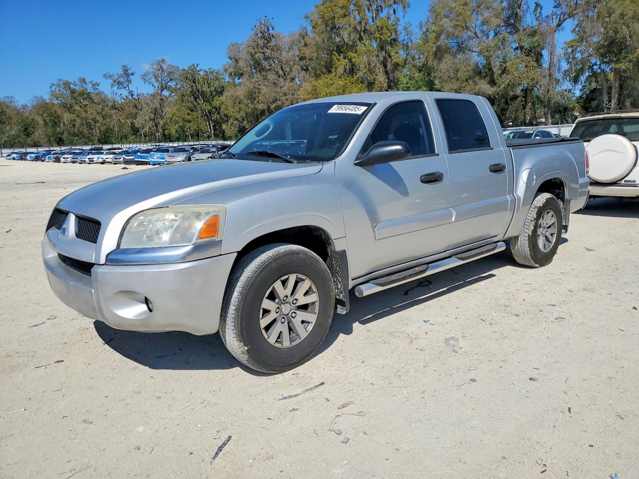 2009 Mitsubishi Raider Ls Silver vin: 1Z7HC28K99S729728