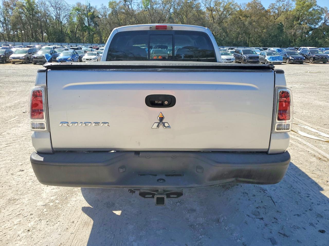 2009 Mitsubishi Raider Ls Silver vin: 1Z7HC28K99S729728