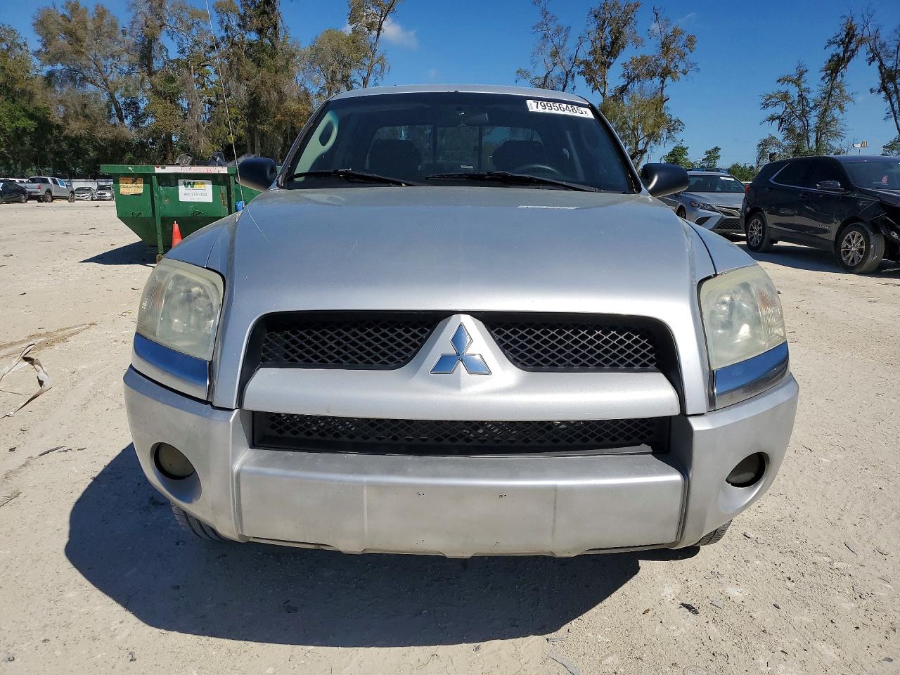 2009 Mitsubishi Raider Ls Silver vin: 1Z7HC28K99S729728