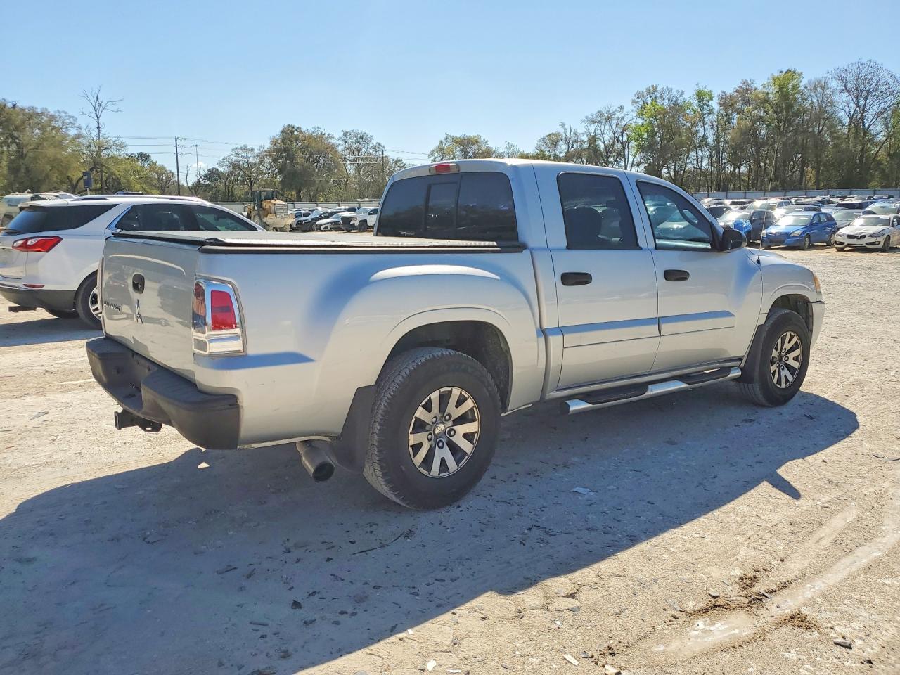 2009 Mitsubishi Raider Ls Silver vin: 1Z7HC28K99S729728