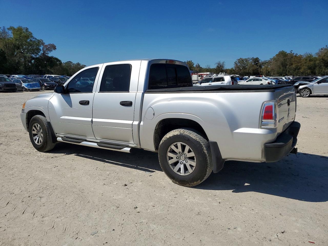 2009 Mitsubishi Raider Ls Silver vin: 1Z7HC28K99S729728