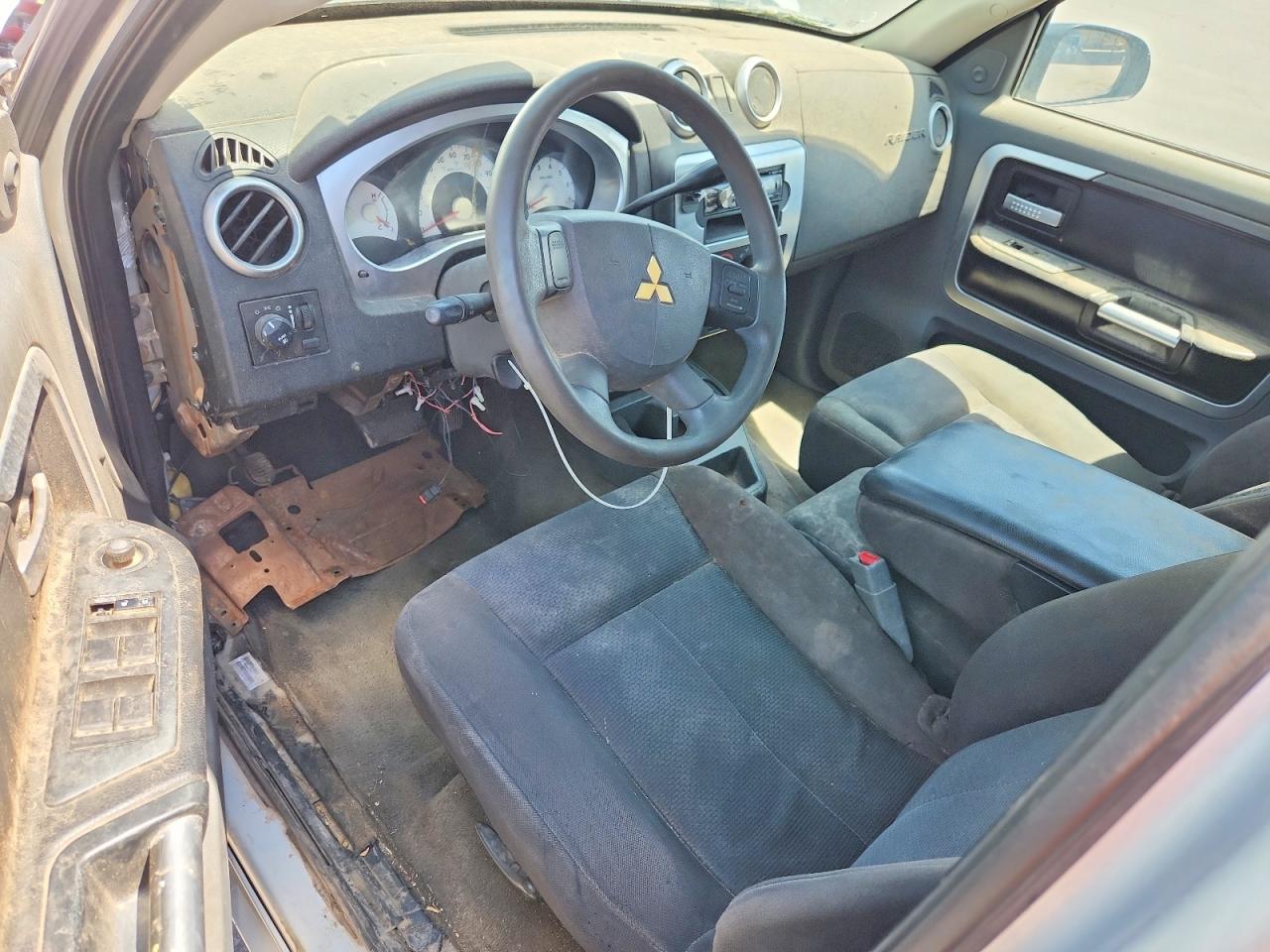 2007 Mitsubishi Raider Ls Silver vin: 1Z7HC28P47S171036