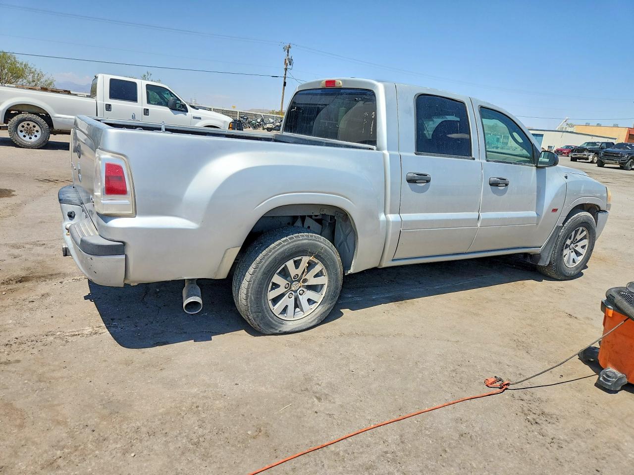 2007 Mitsubishi Raider Ls Silver vin: 1Z7HC28P47S171036