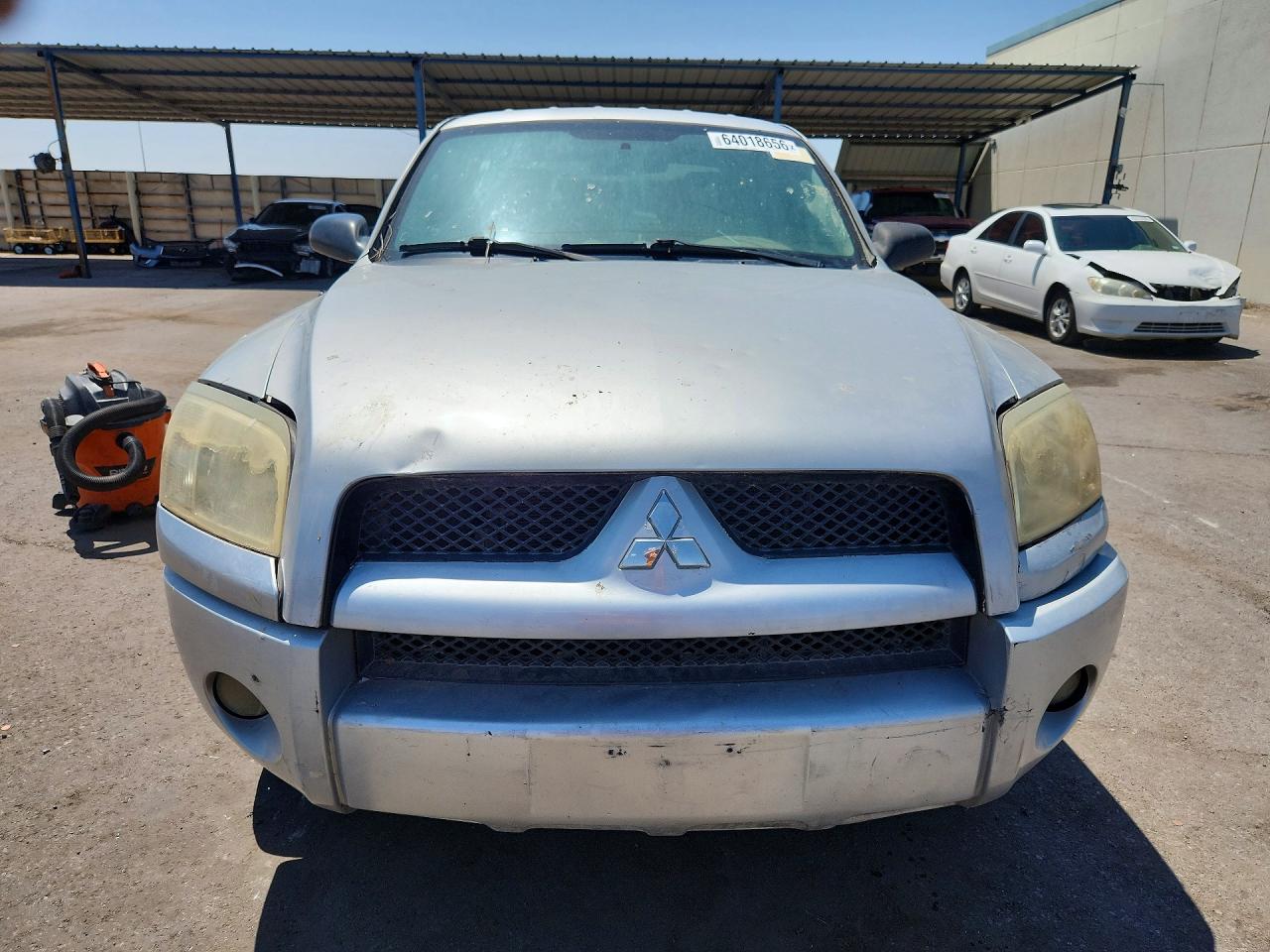 2007 Mitsubishi Raider Ls Silver vin: 1Z7HC28P47S171036