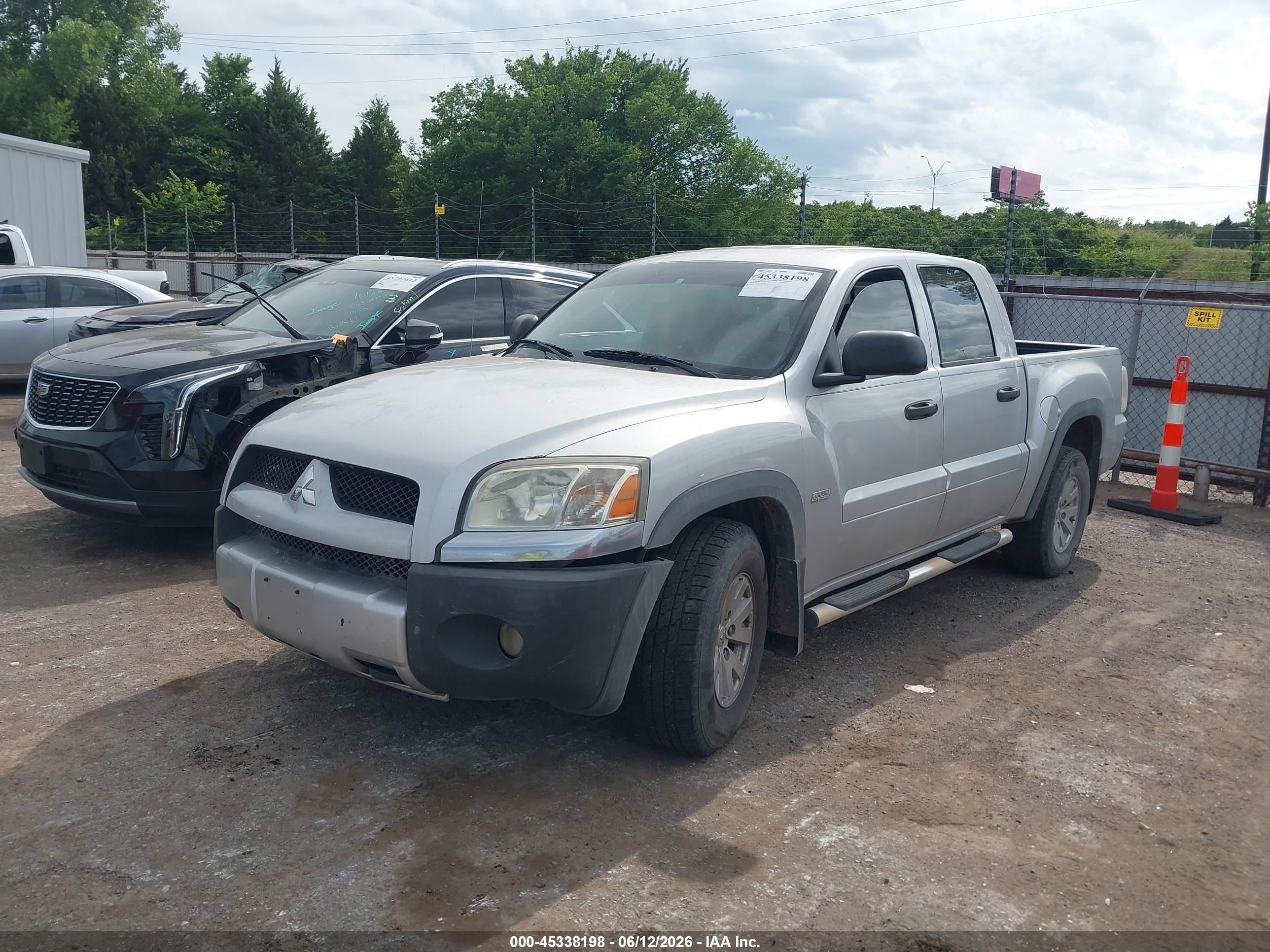 2006 Mitsubishi Raider Duro Cross V6 Silver vin: 1Z7HC38K36S561733