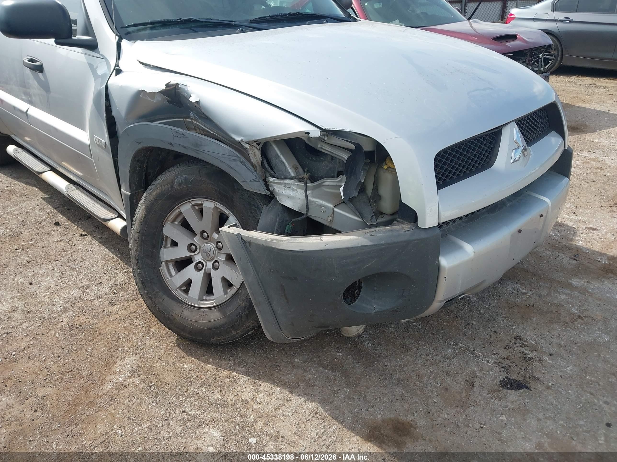 2006 Mitsubishi Raider Duro Cross V6 Silver vin: 1Z7HC38K36S561733