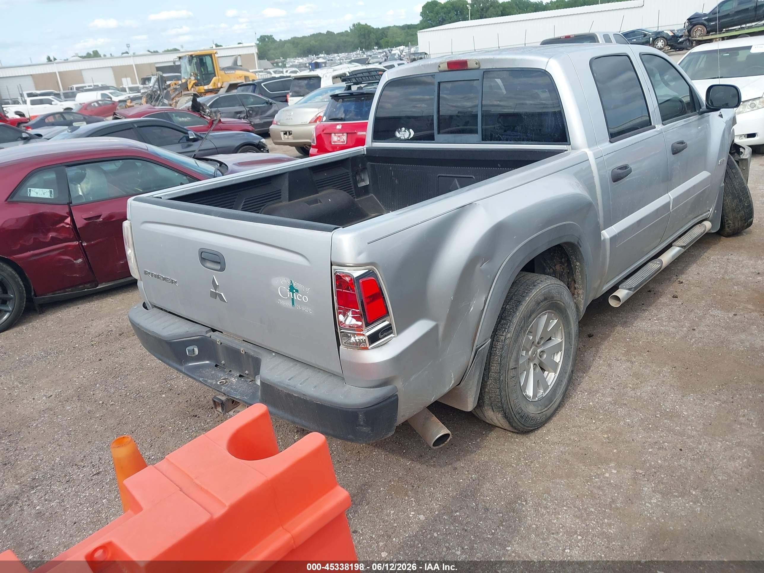 2006 Mitsubishi Raider Duro Cross V6 Silver vin: 1Z7HC38K36S561733