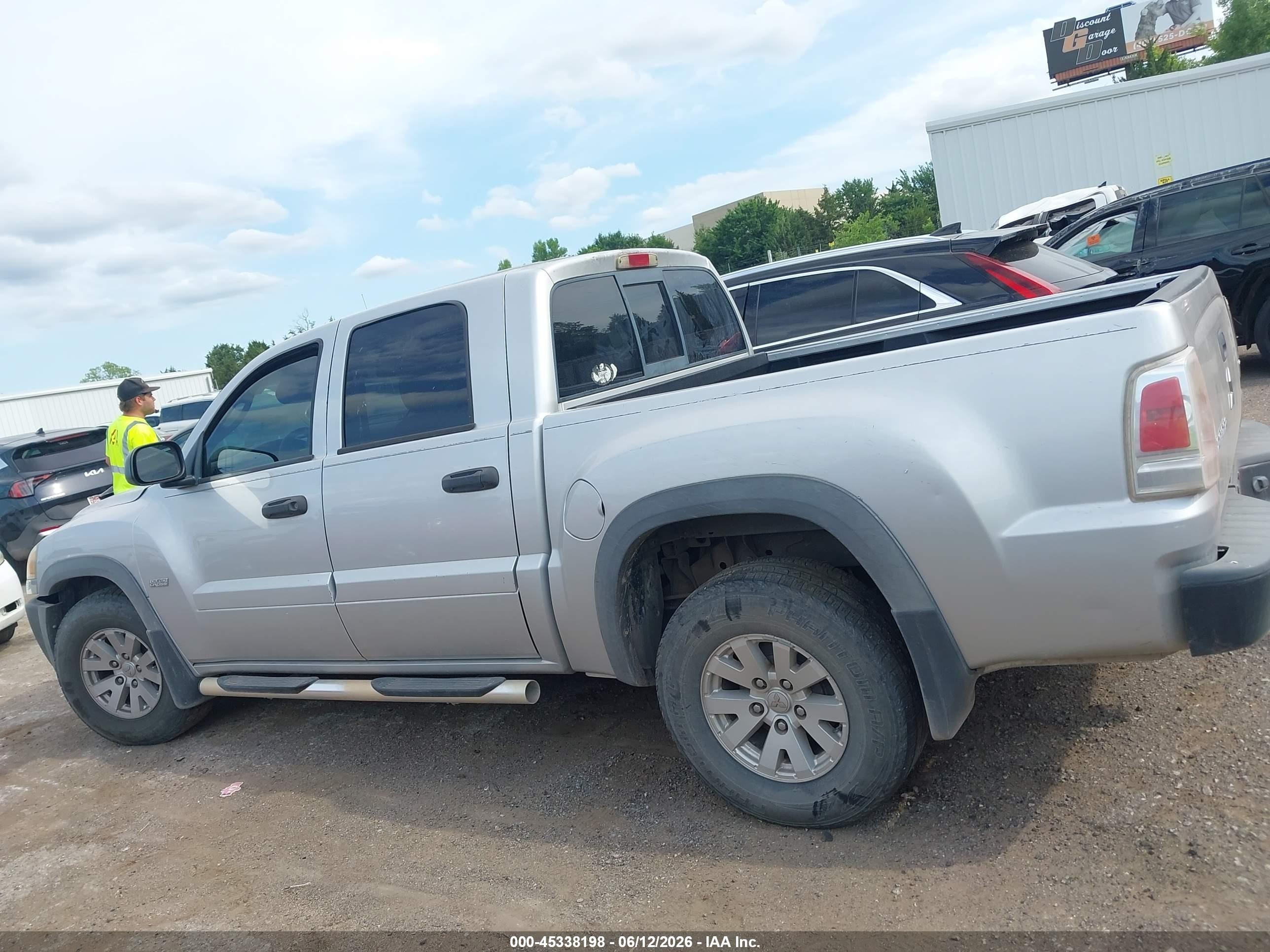 2006 Mitsubishi Raider Duro Cross V6 Silver vin: 1Z7HC38K36S561733