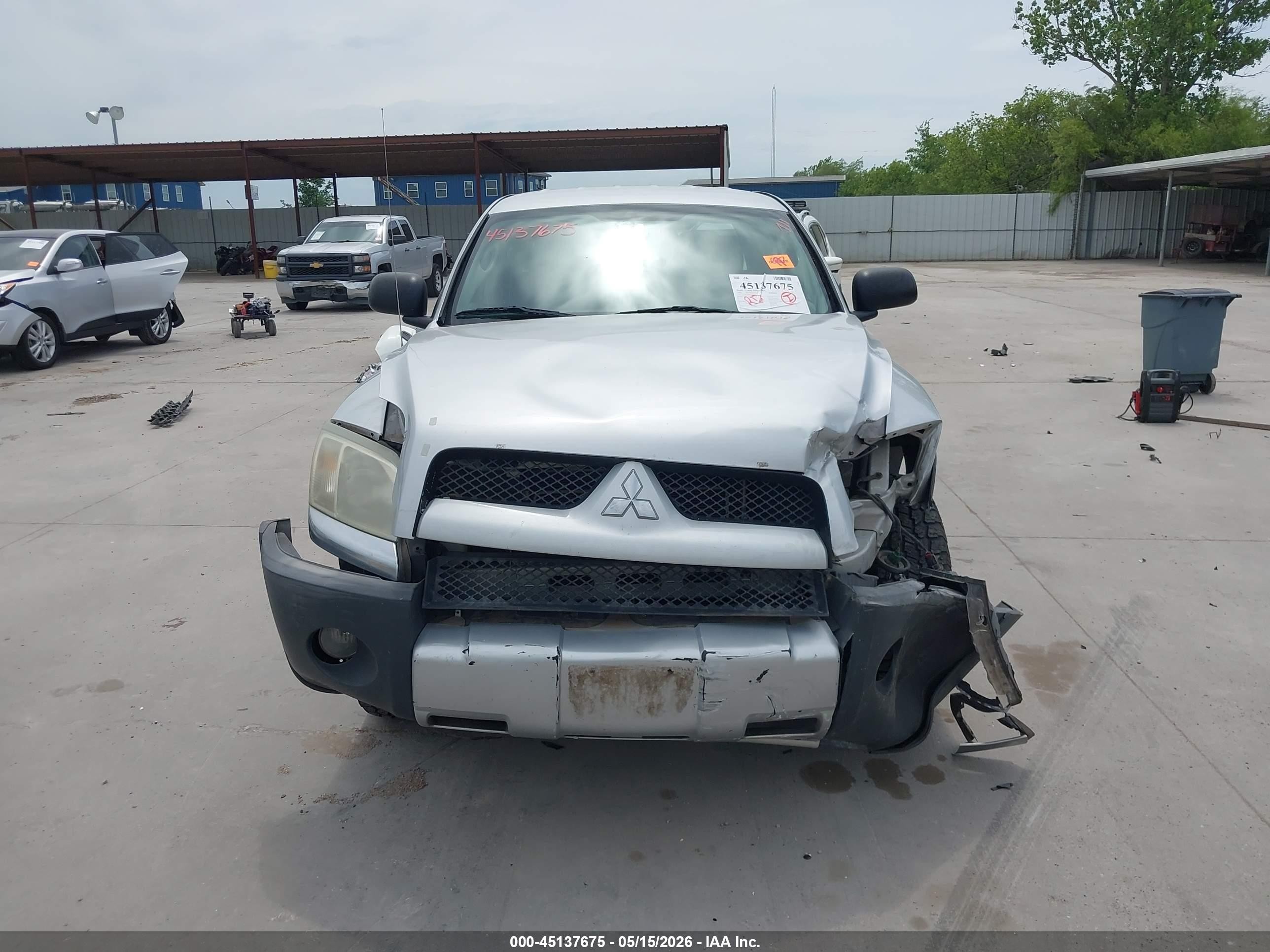 2006 Mitsubishi Raider Duro Cross V8 Silver vin: 1Z7HC38N56S567866
