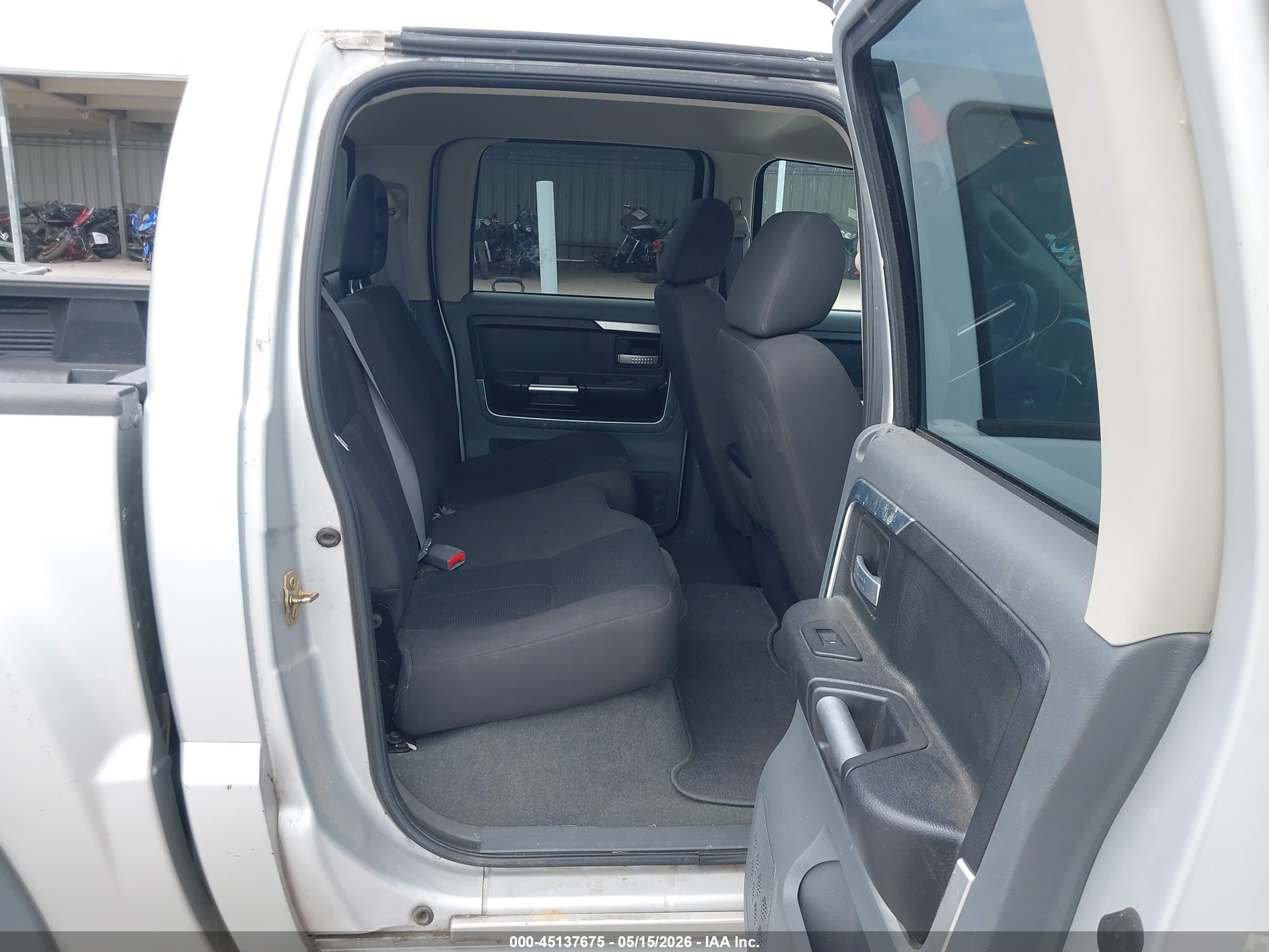 2006 Mitsubishi Raider Duro Cross V8 Silver vin: 1Z7HC38N56S567866