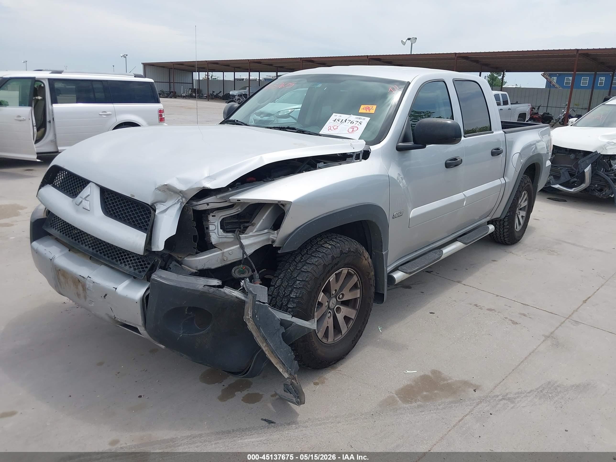 2006 Mitsubishi Raider Duro Cross V8 Silver vin: 1Z7HC38N56S567866