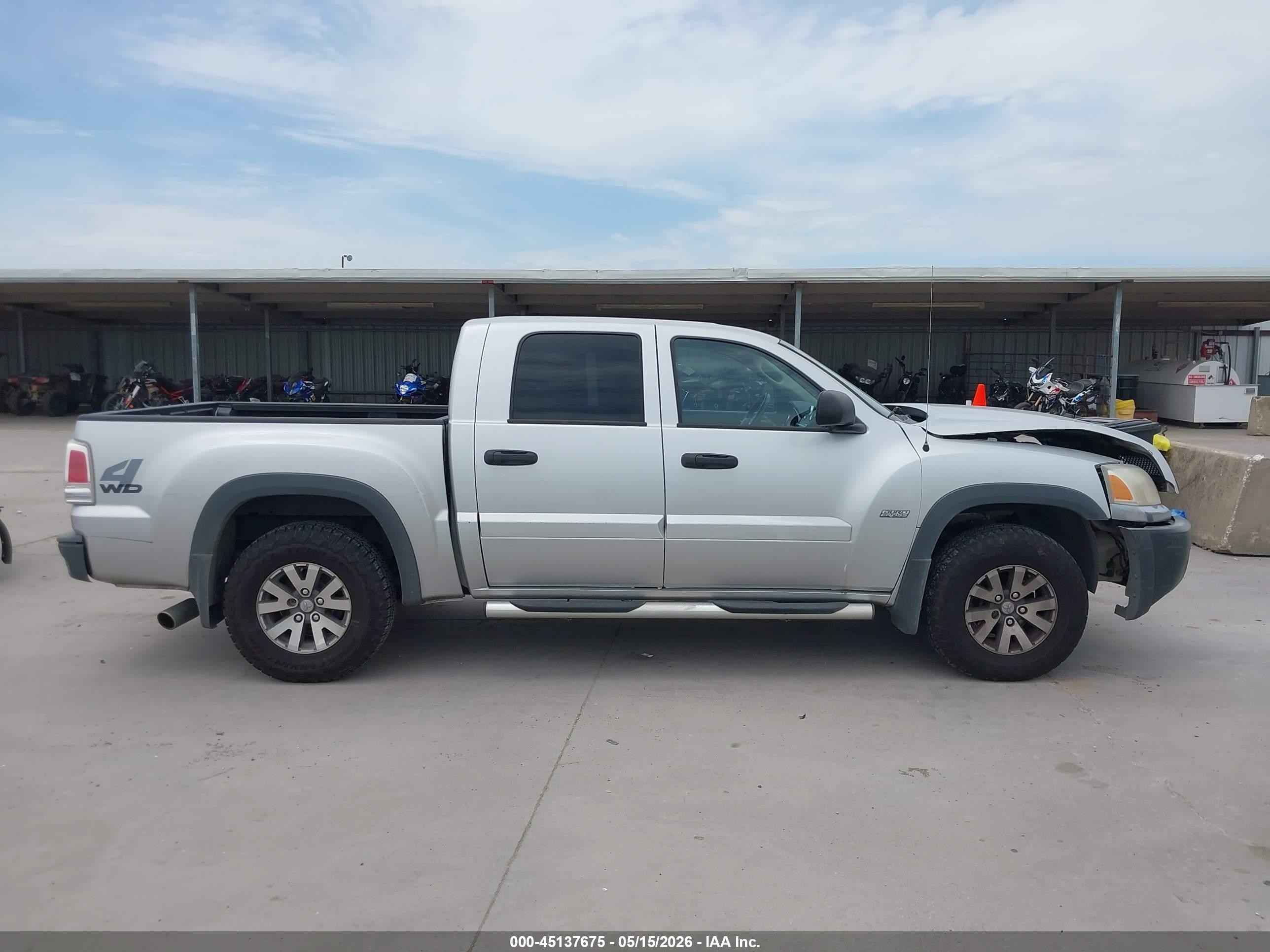 2006 Mitsubishi Raider Duro Cross V8 Silver vin: 1Z7HC38N56S567866