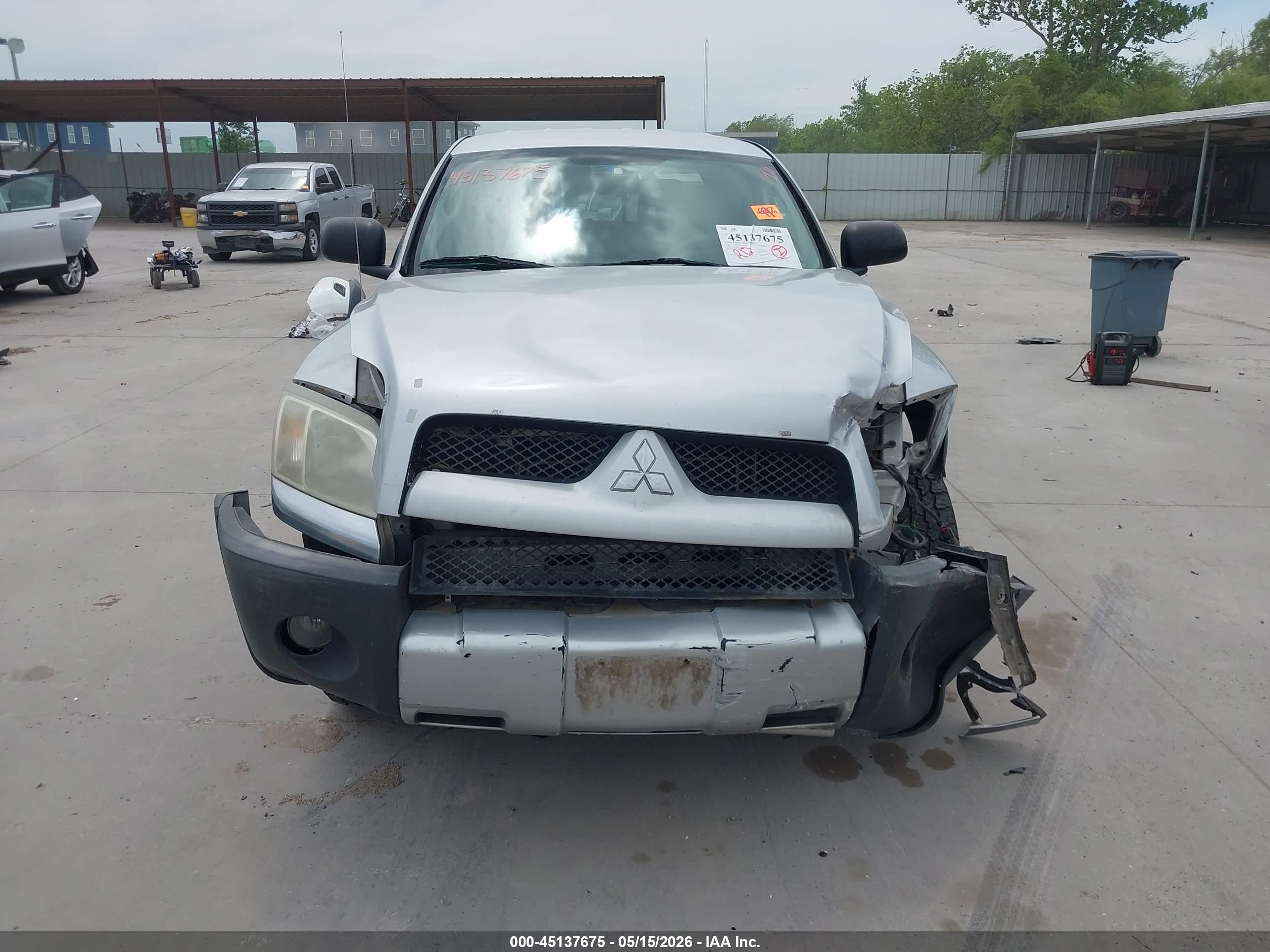 2006 Mitsubishi Raider Duro Cross V8 Silver vin: 1Z7HC38N56S567866