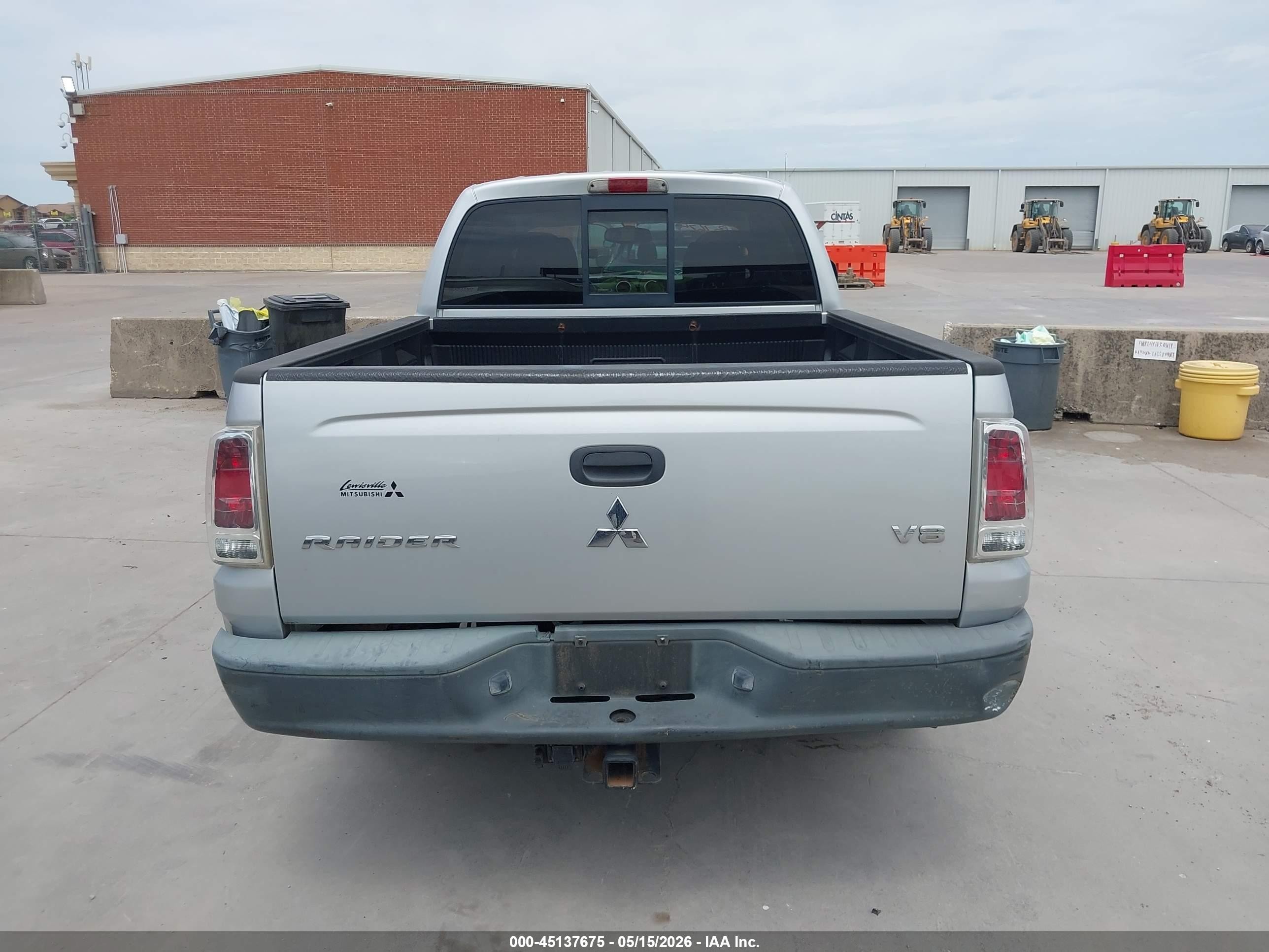 2006 Mitsubishi Raider Duro Cross V8 Silver vin: 1Z7HC38N56S567866
